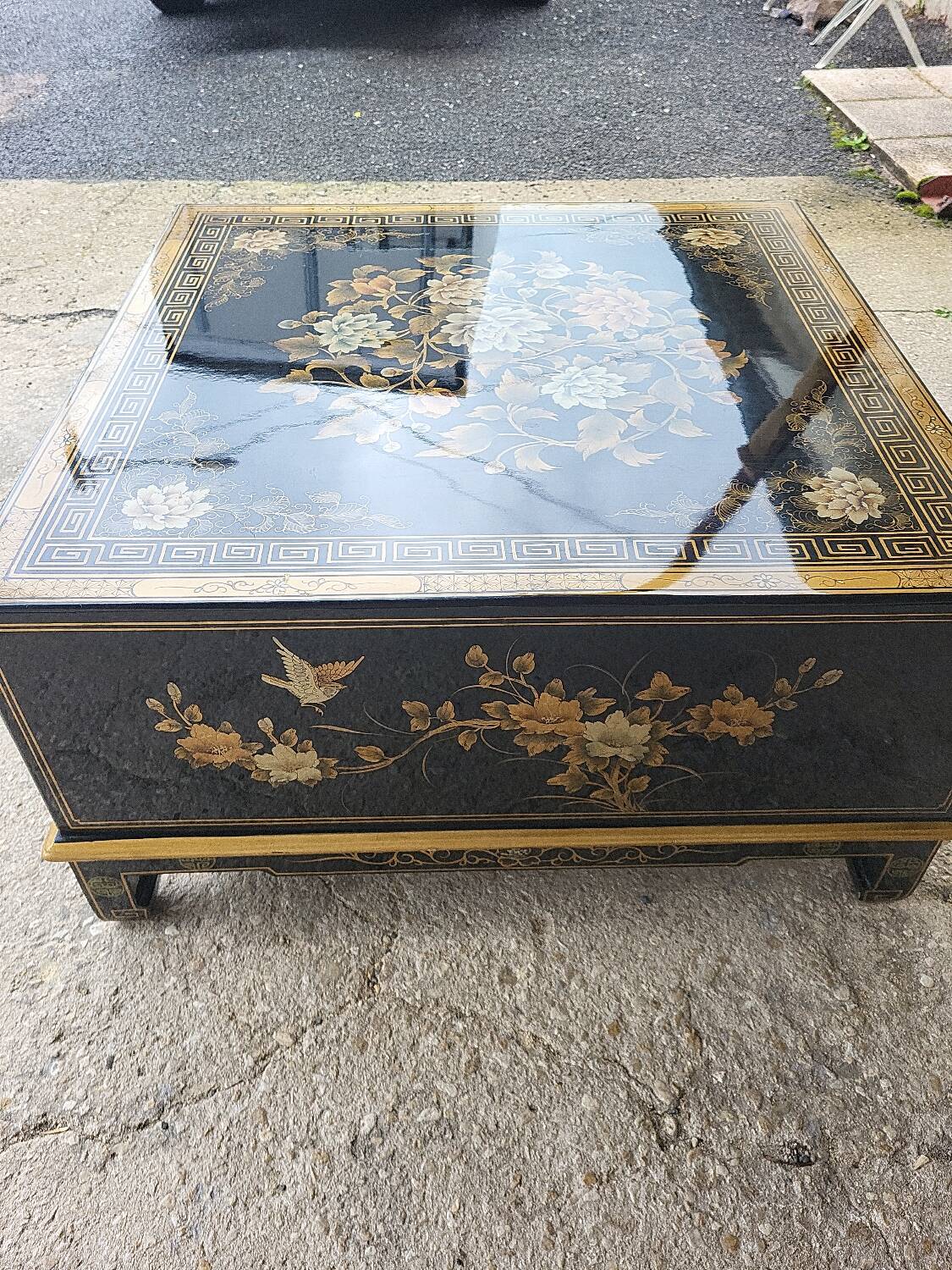 Chinese coffee table with 4 drawers