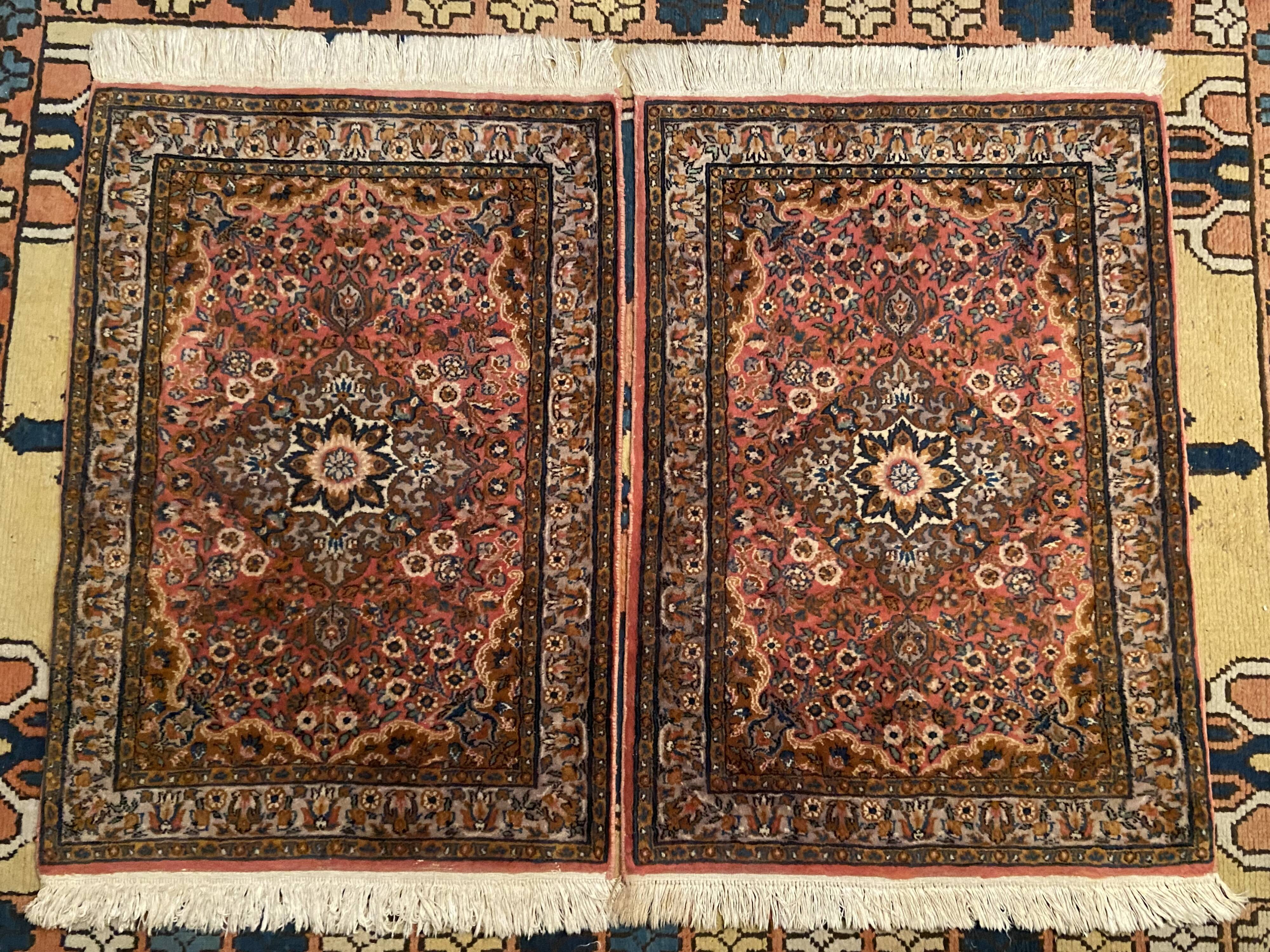 Paire de tapis persan Ghoum en laine 102x65cm