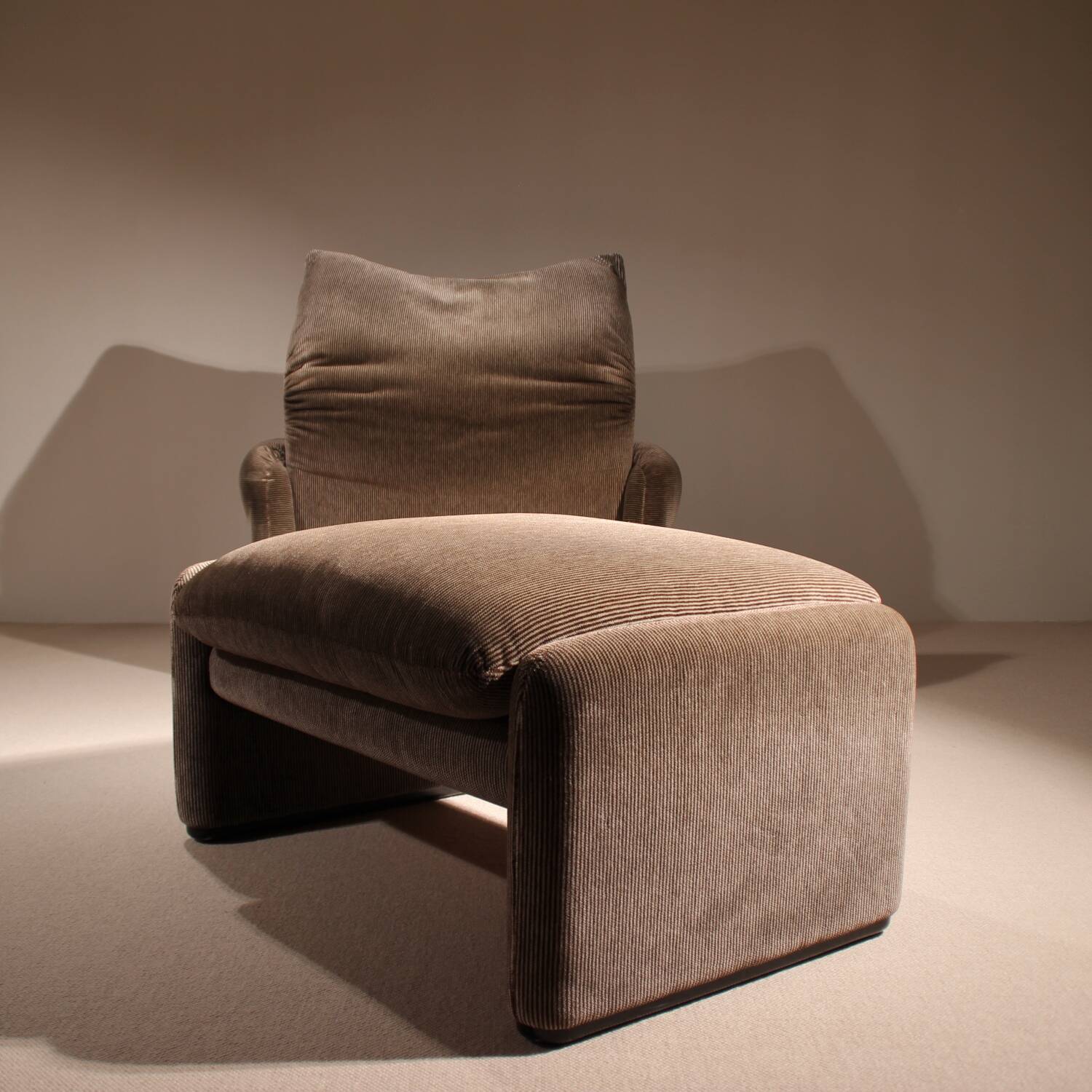 Lounge Chair & Ottoman ‚Maralunga‘ by Vico Magistretti for Cassina