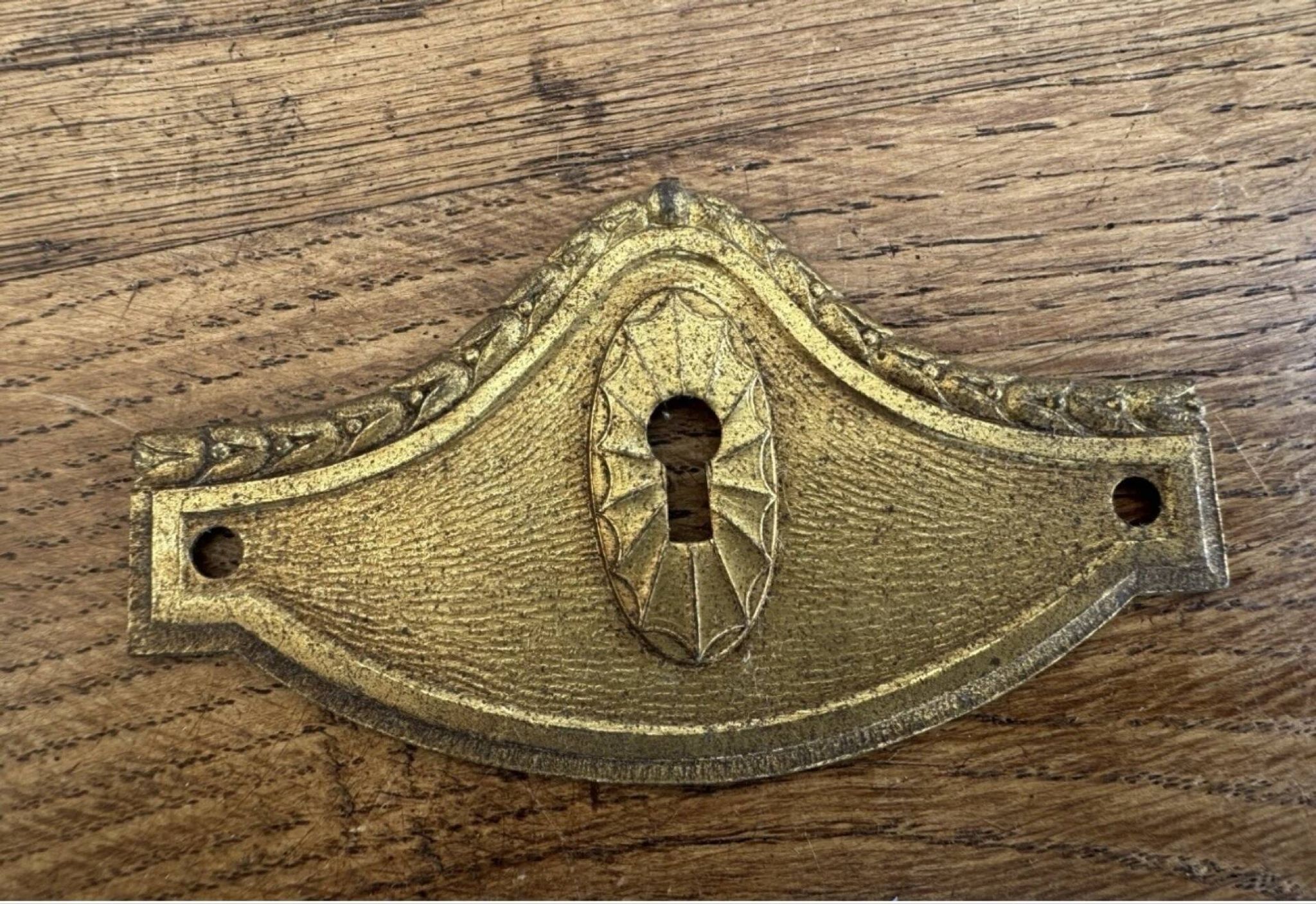 4 antique bronze/gilded brass lock plates Louis XV furniture Na