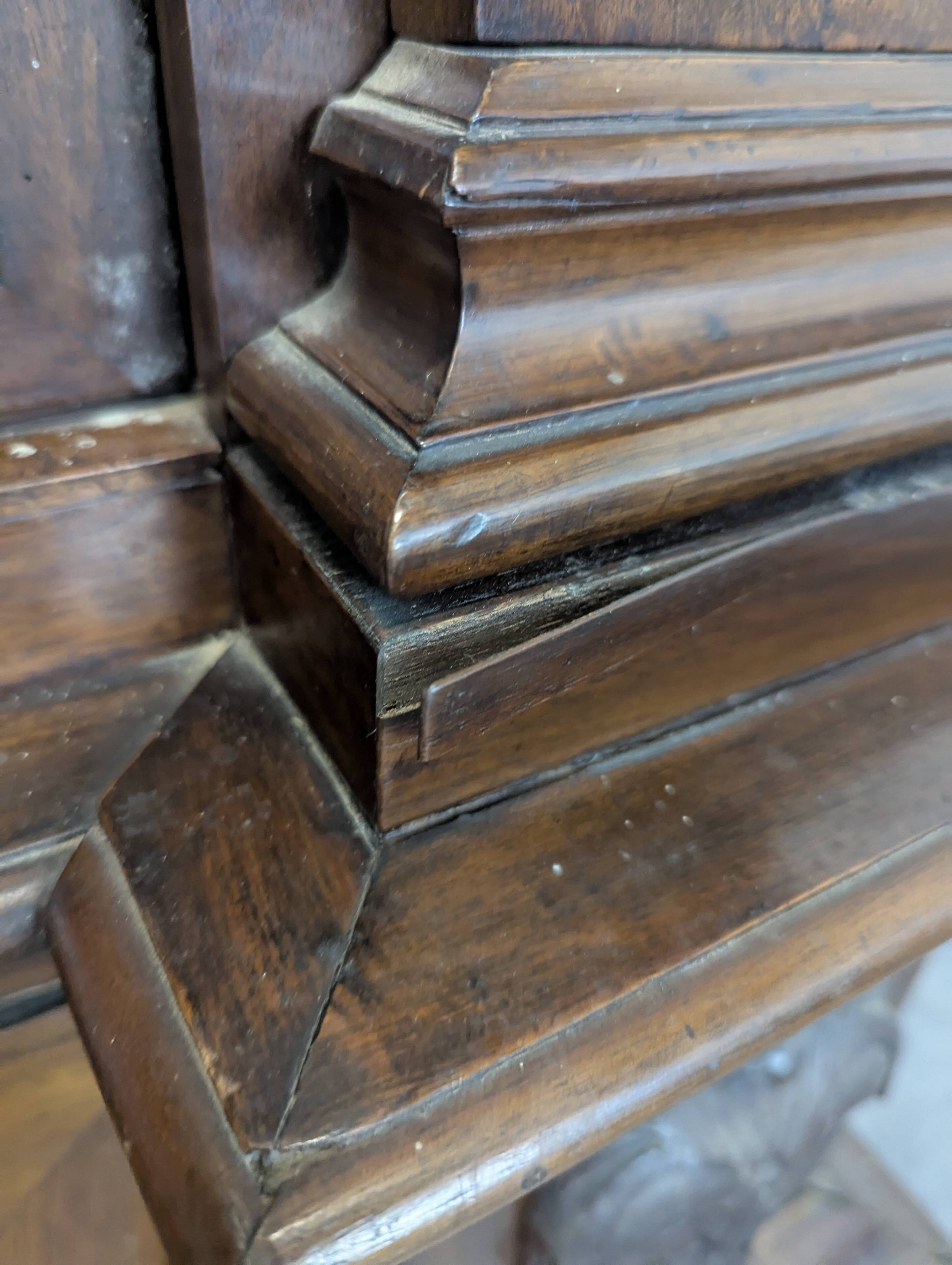 Kussenkast rosewood wardrobe from the late 17th century