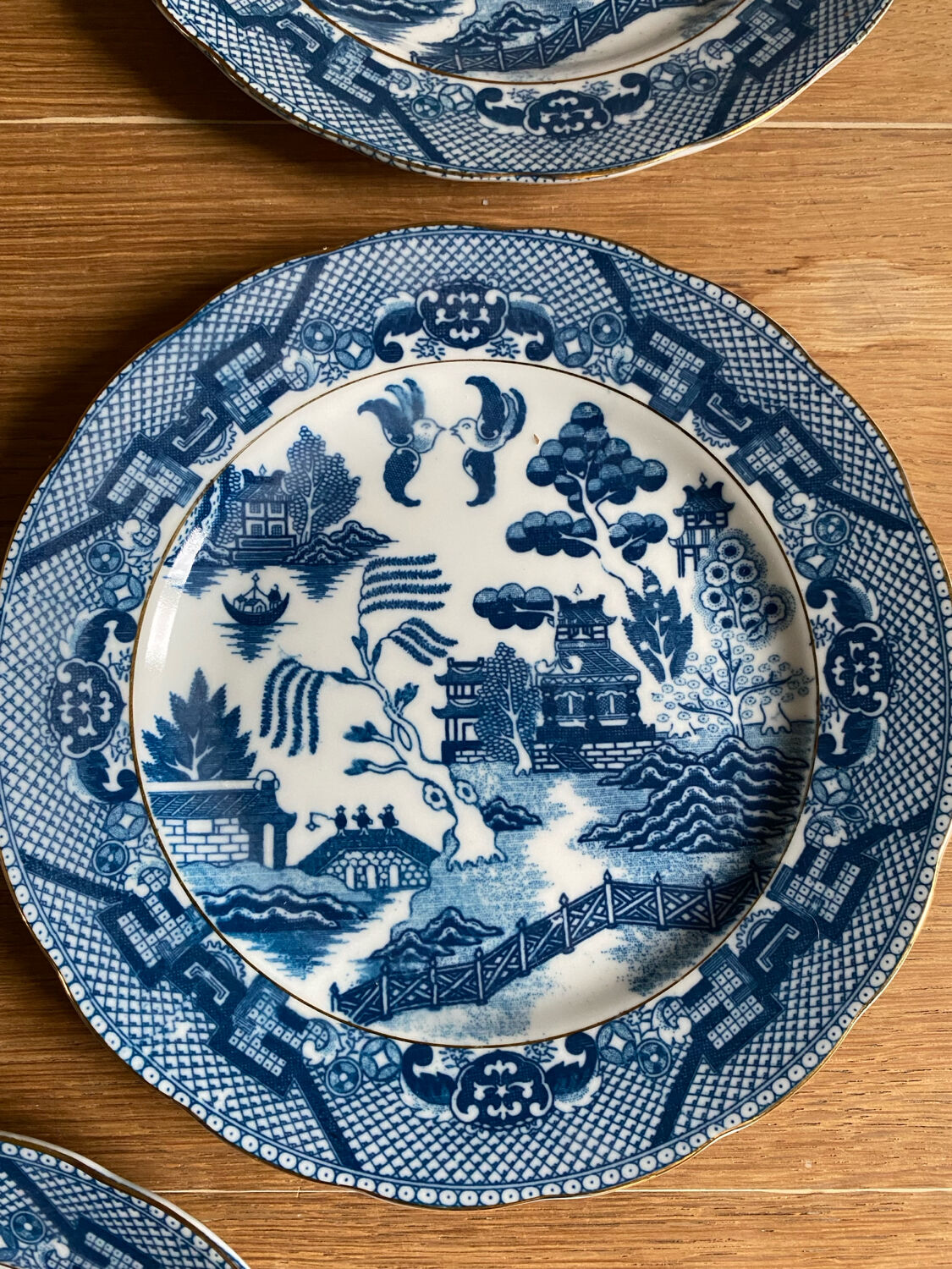 Blue Willow dessert plate service