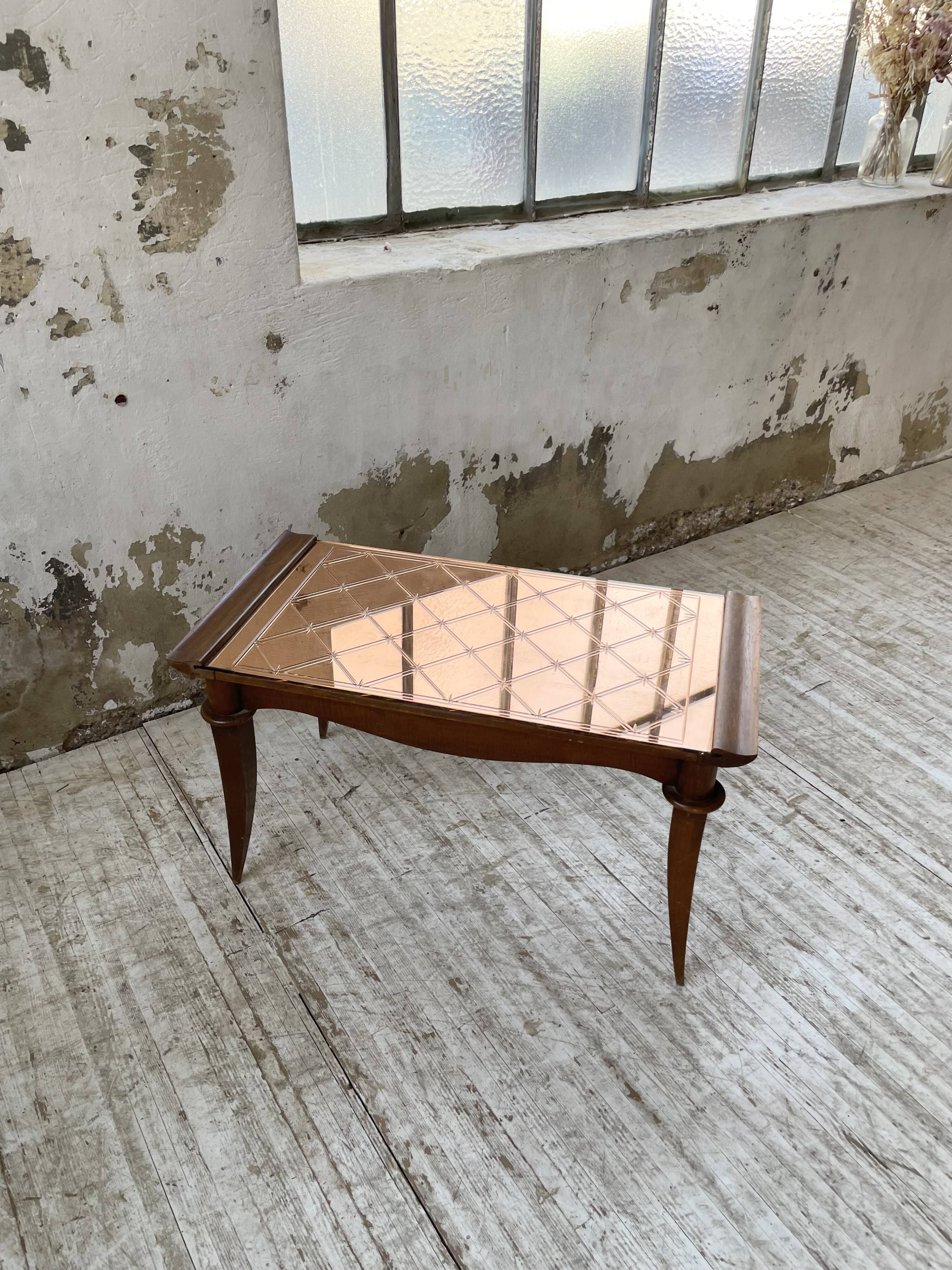 60s coffee table with pink mirror