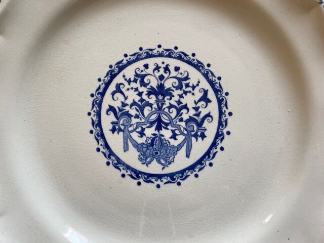 Dish Gien white and blue earthenware