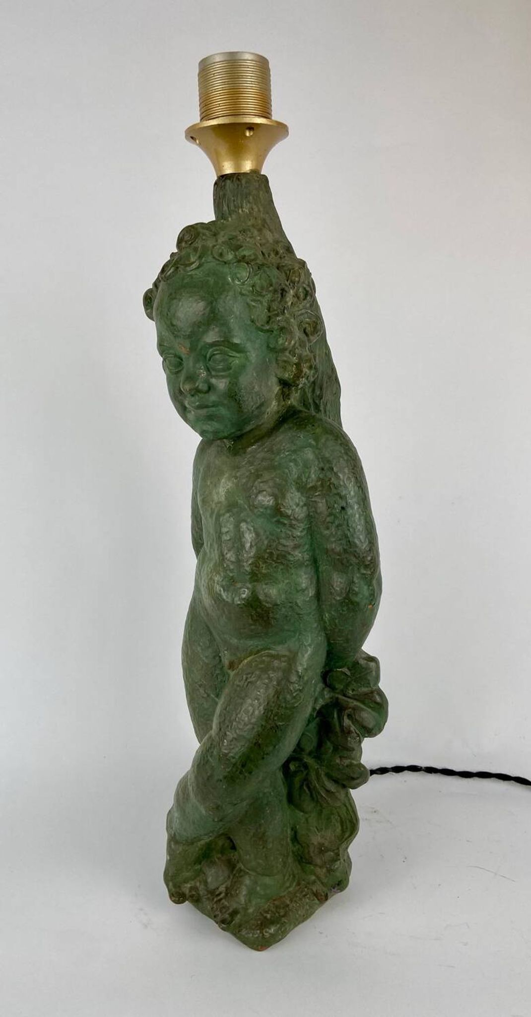 Lampe de table de Robert Mermet représentant un garçon/putto debout