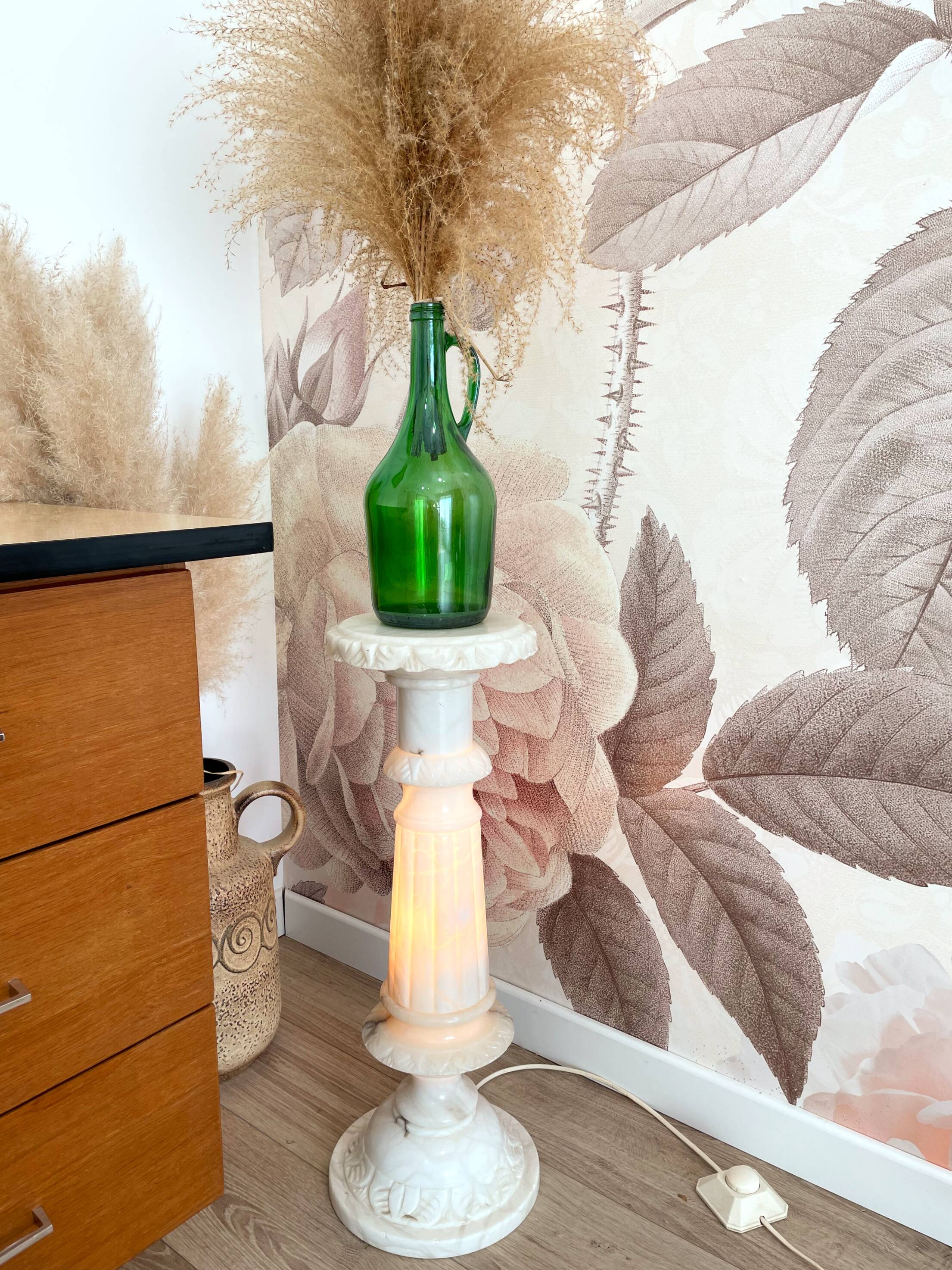 Lampe colonne en albâtre sculpté - années 1960/1970