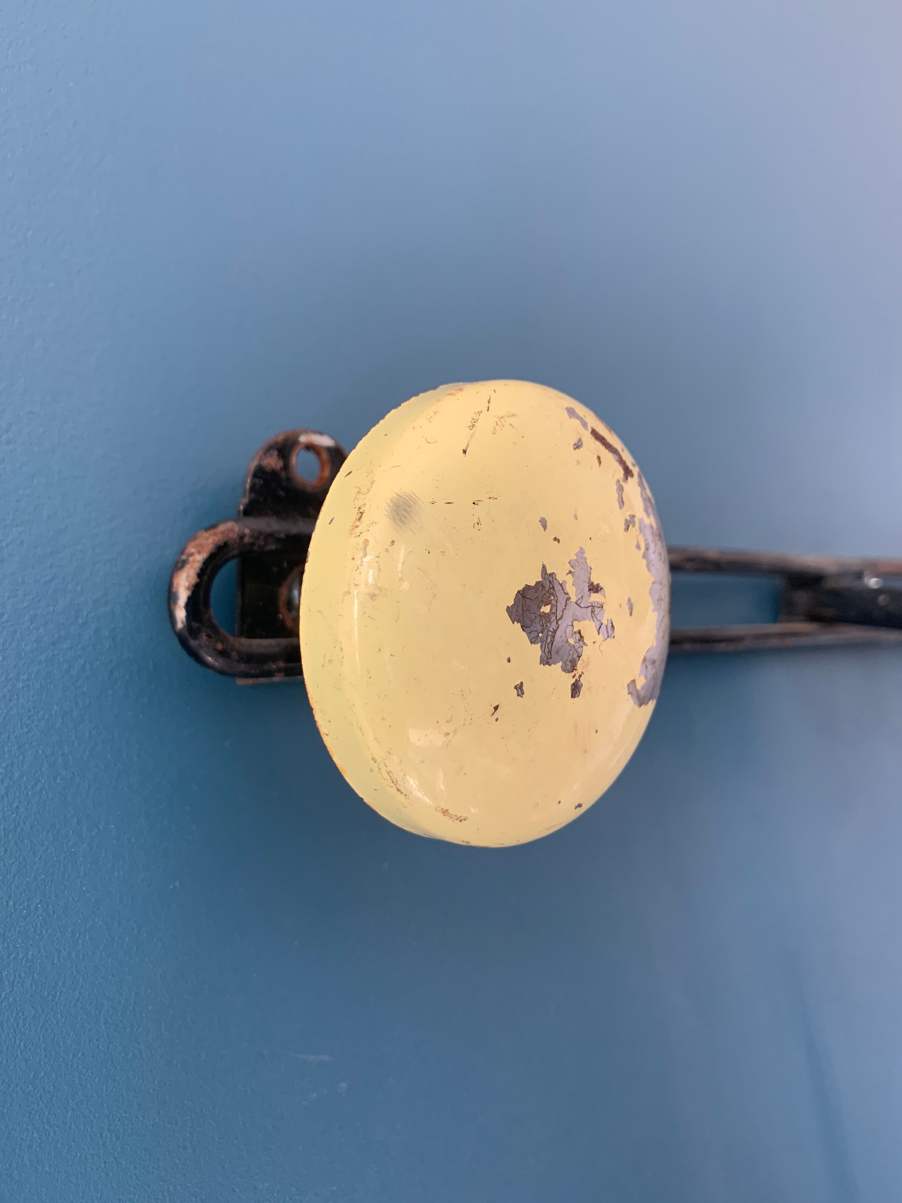 Yellow vintage patère