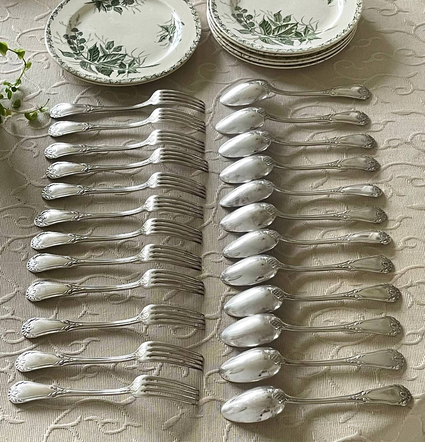 24 couverts anciens Louis XV.