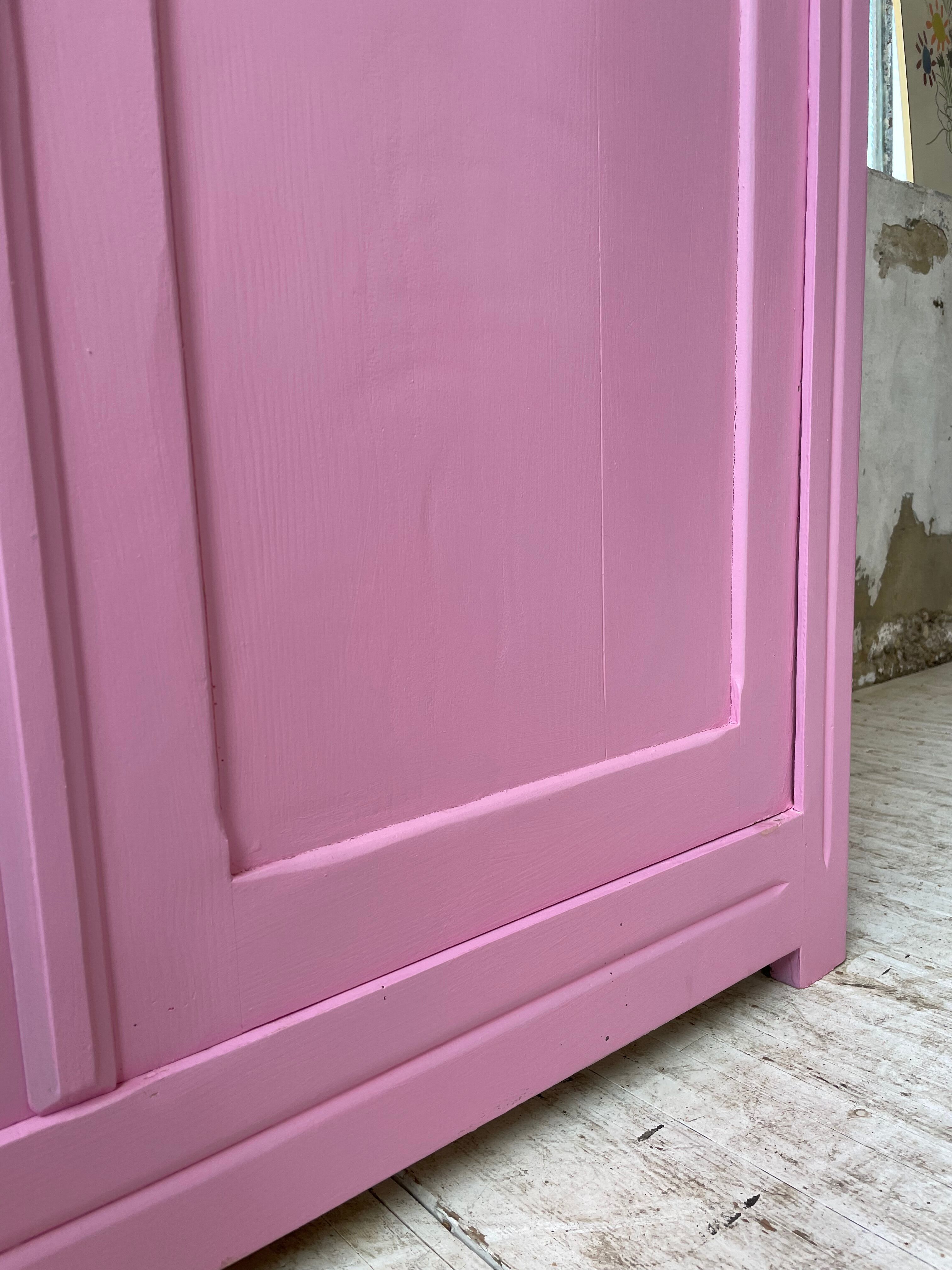 Pink knitted cabinet