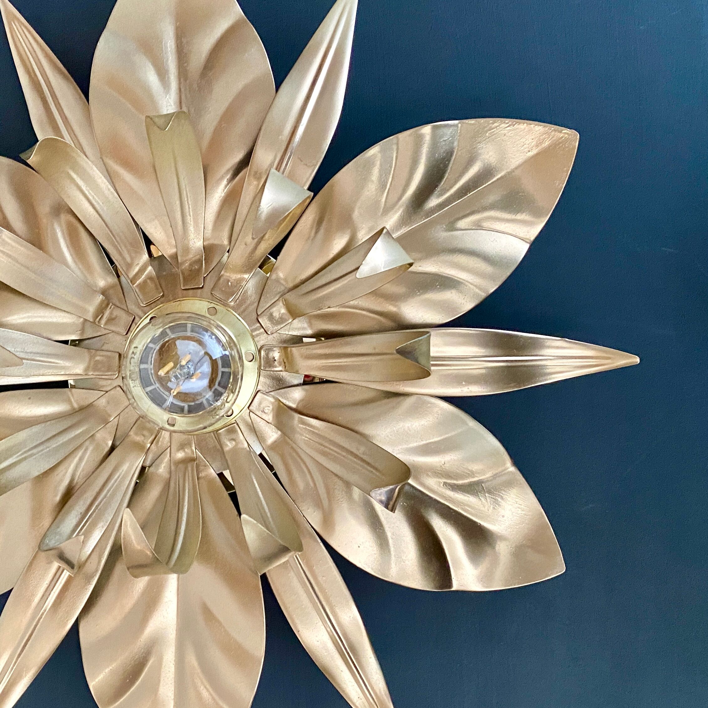 Vintage wall lamp golden leaves