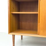 Buffet en teck à portes coulissantes par Chr. Linneberg, années 1960