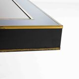 Table basse en bois laminé noir, plateau miroir et laiton, Italie années 1980