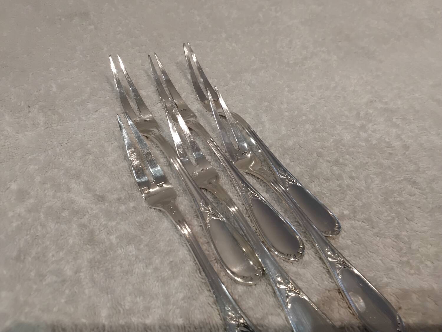 6 silver-plated metal snail forks by silversmith Ercuis, laurel wreath LXVI