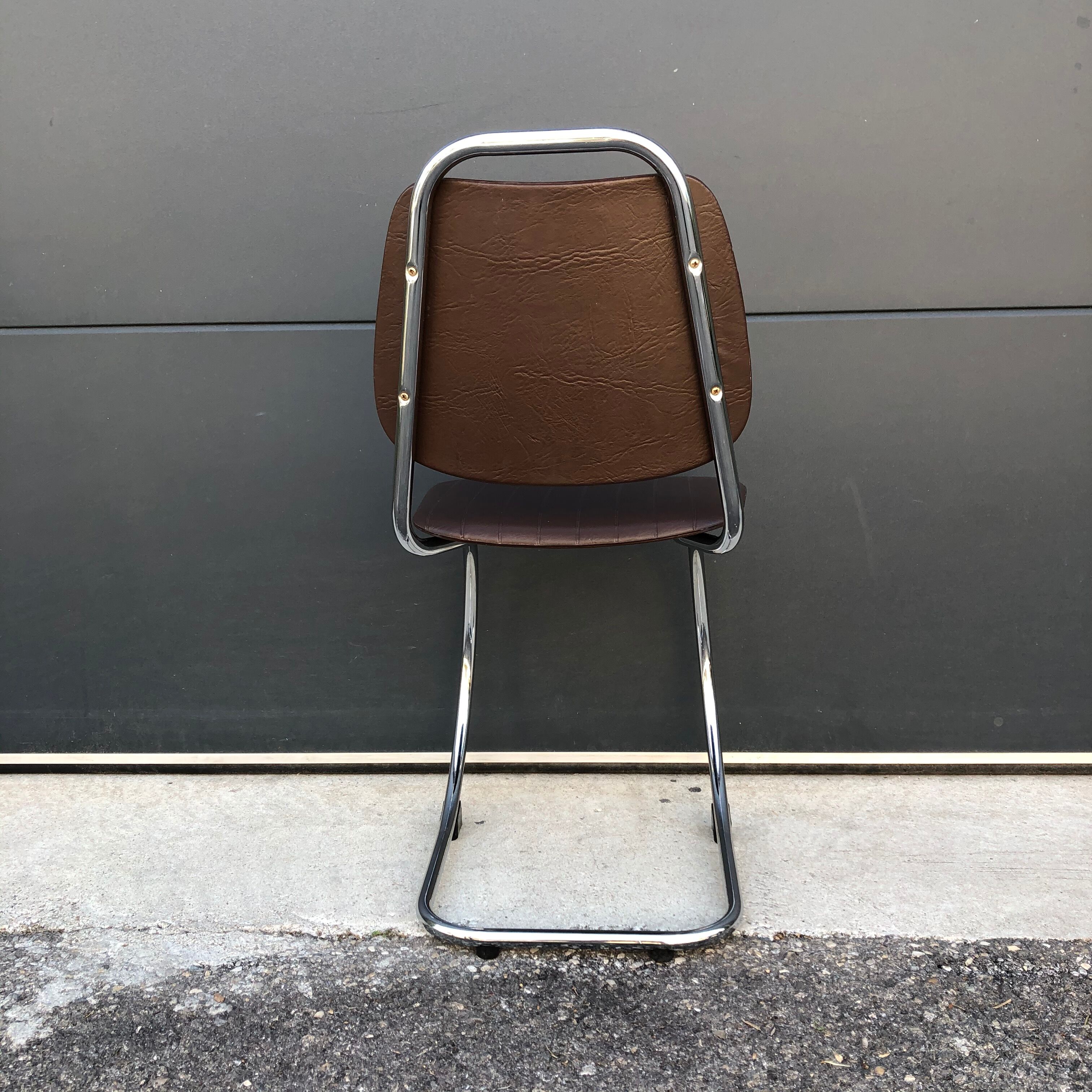 Roundtable and chairs