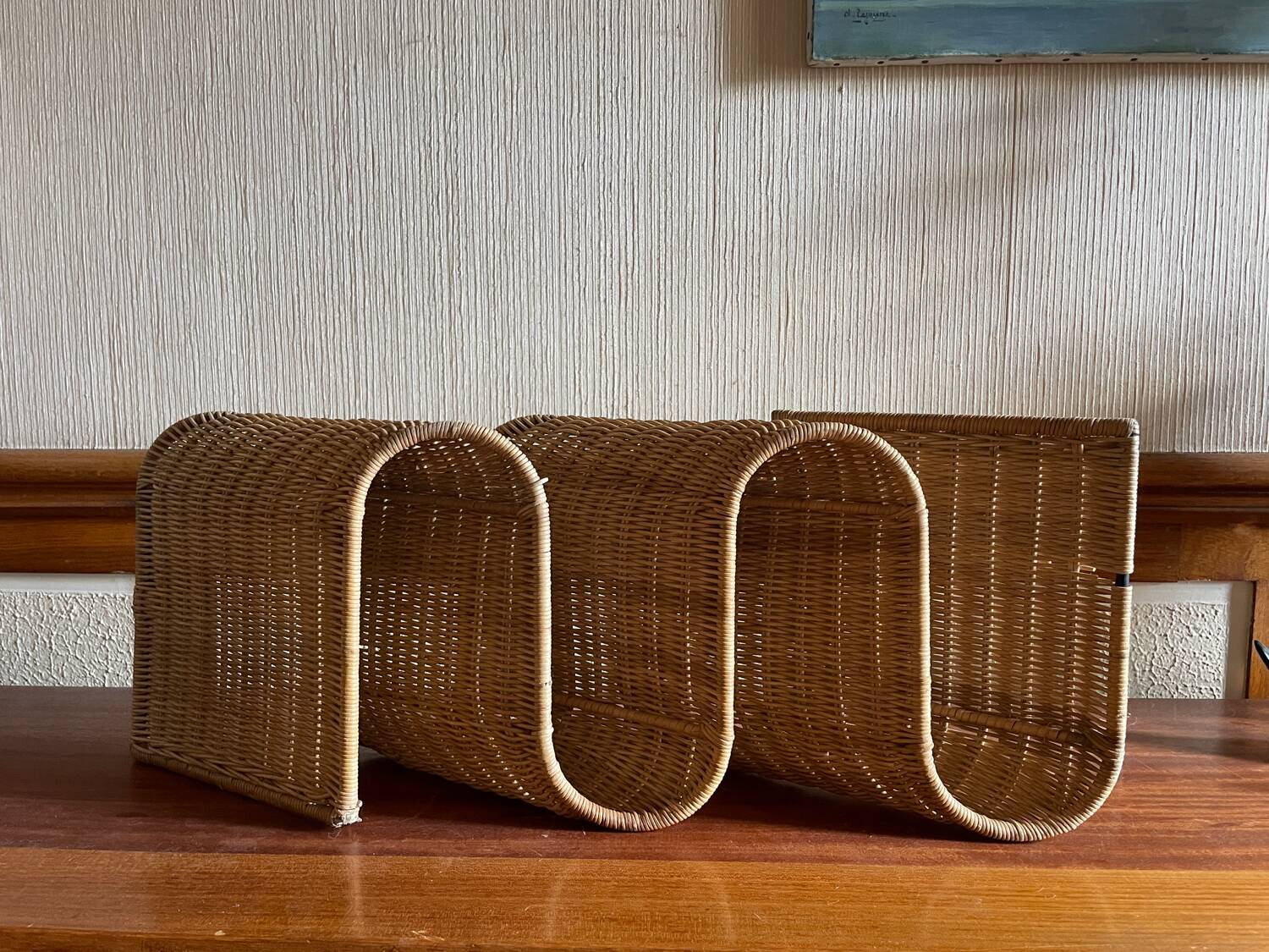 Wall-mounted rattan magazine rack