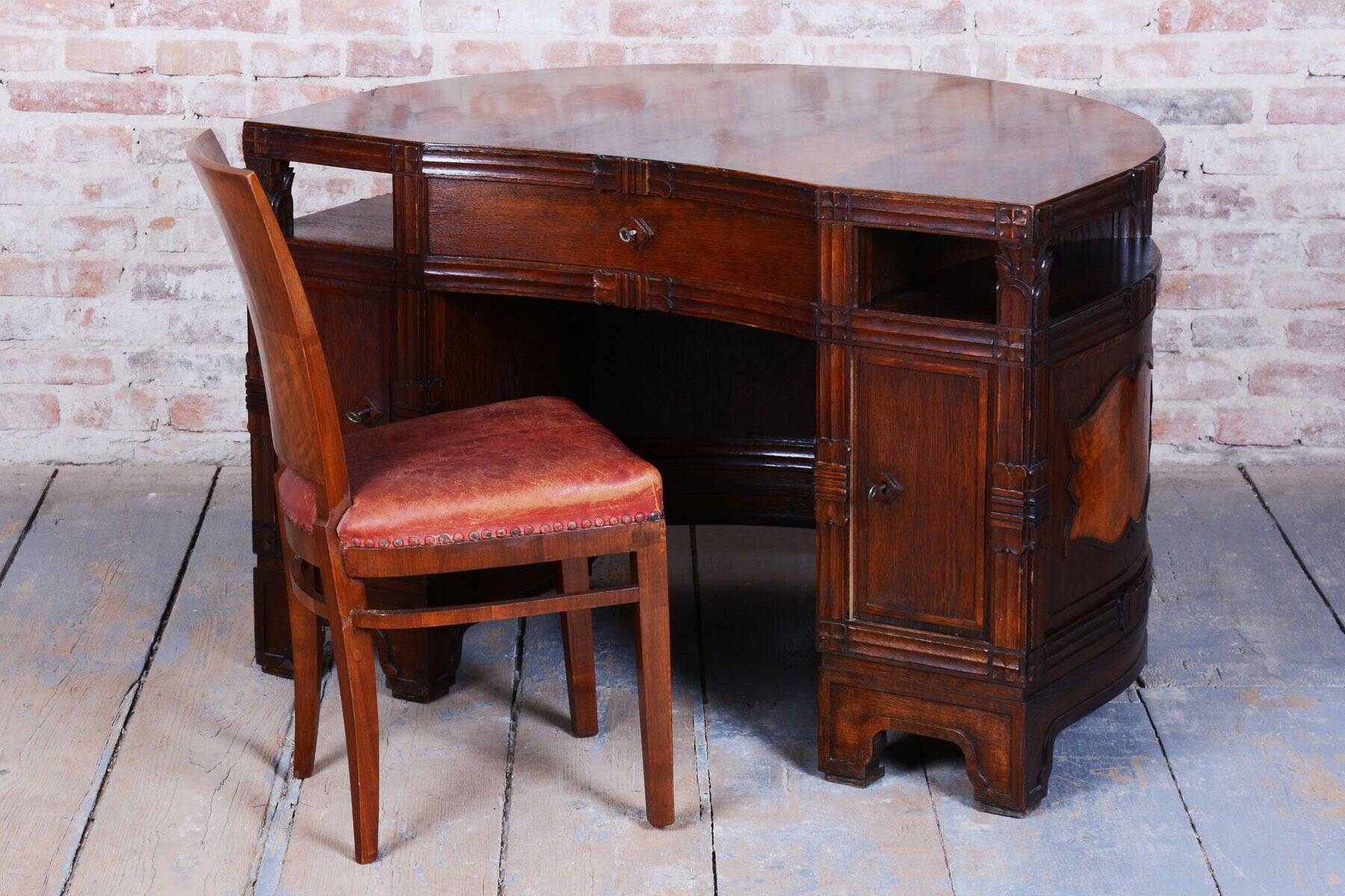 Czech Cubistic Writing Desk in Oak and Walnut, 1910s