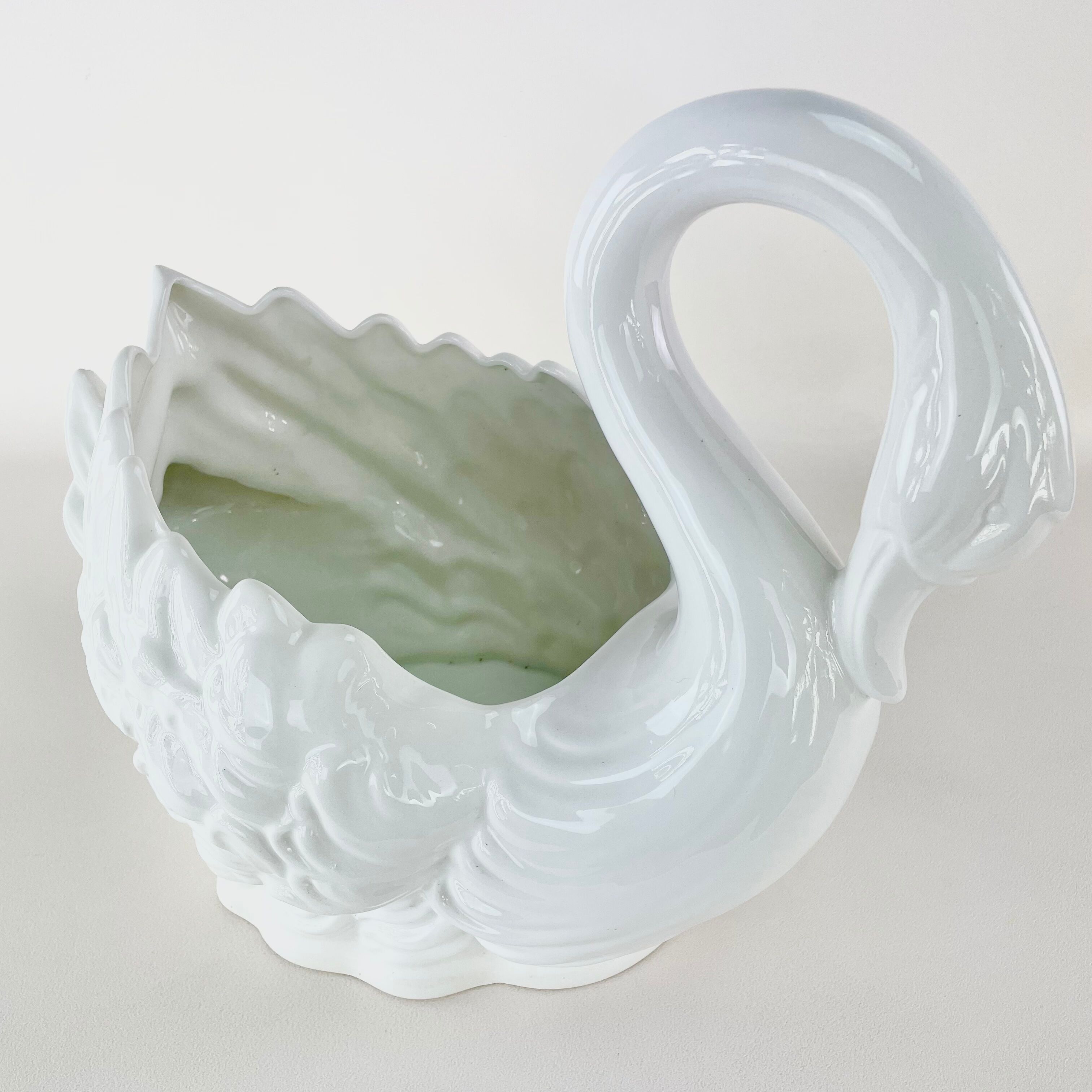 Ceramic pot cover in the shape of a swan, circa 1970