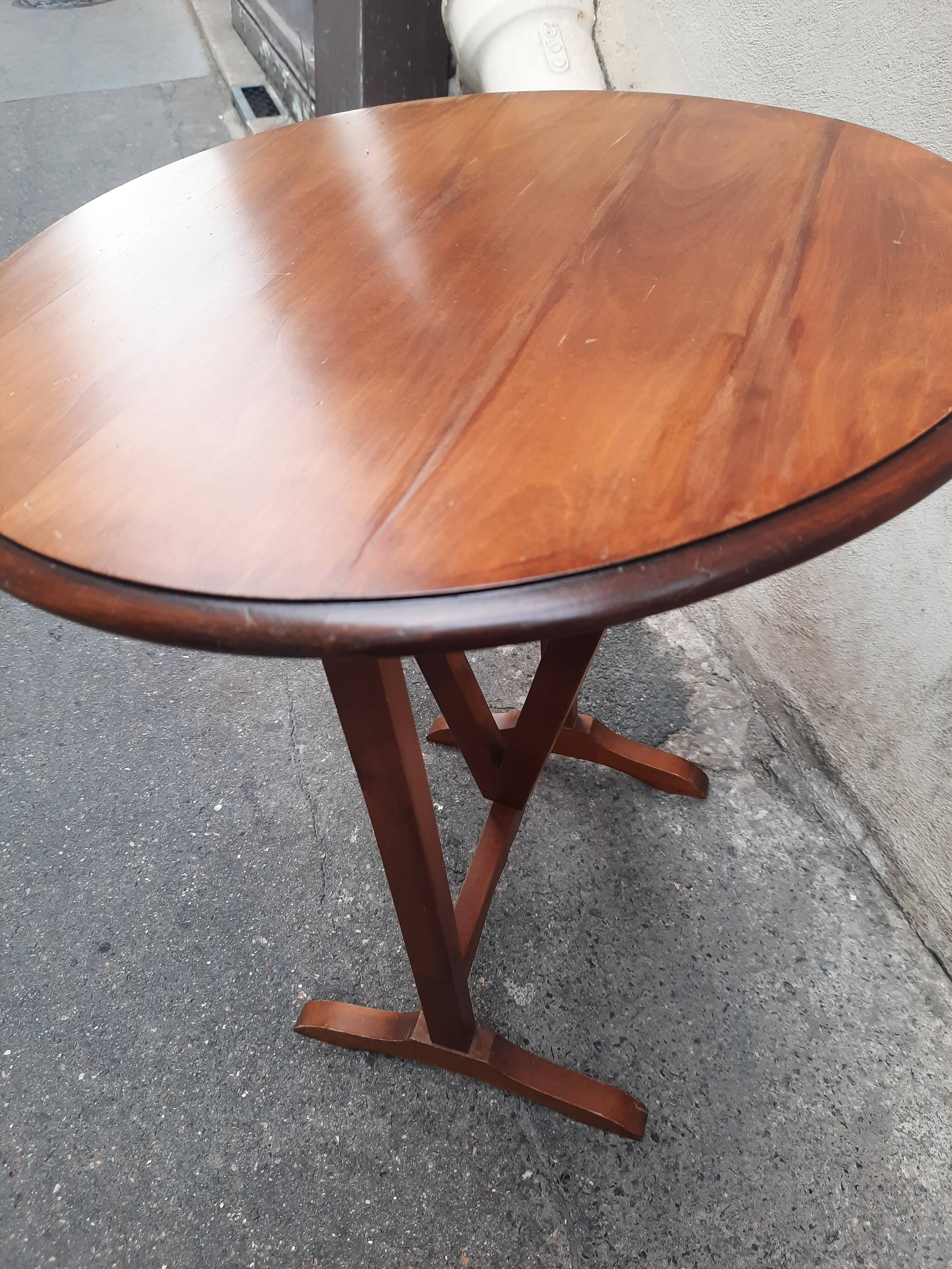 Folding coffee table