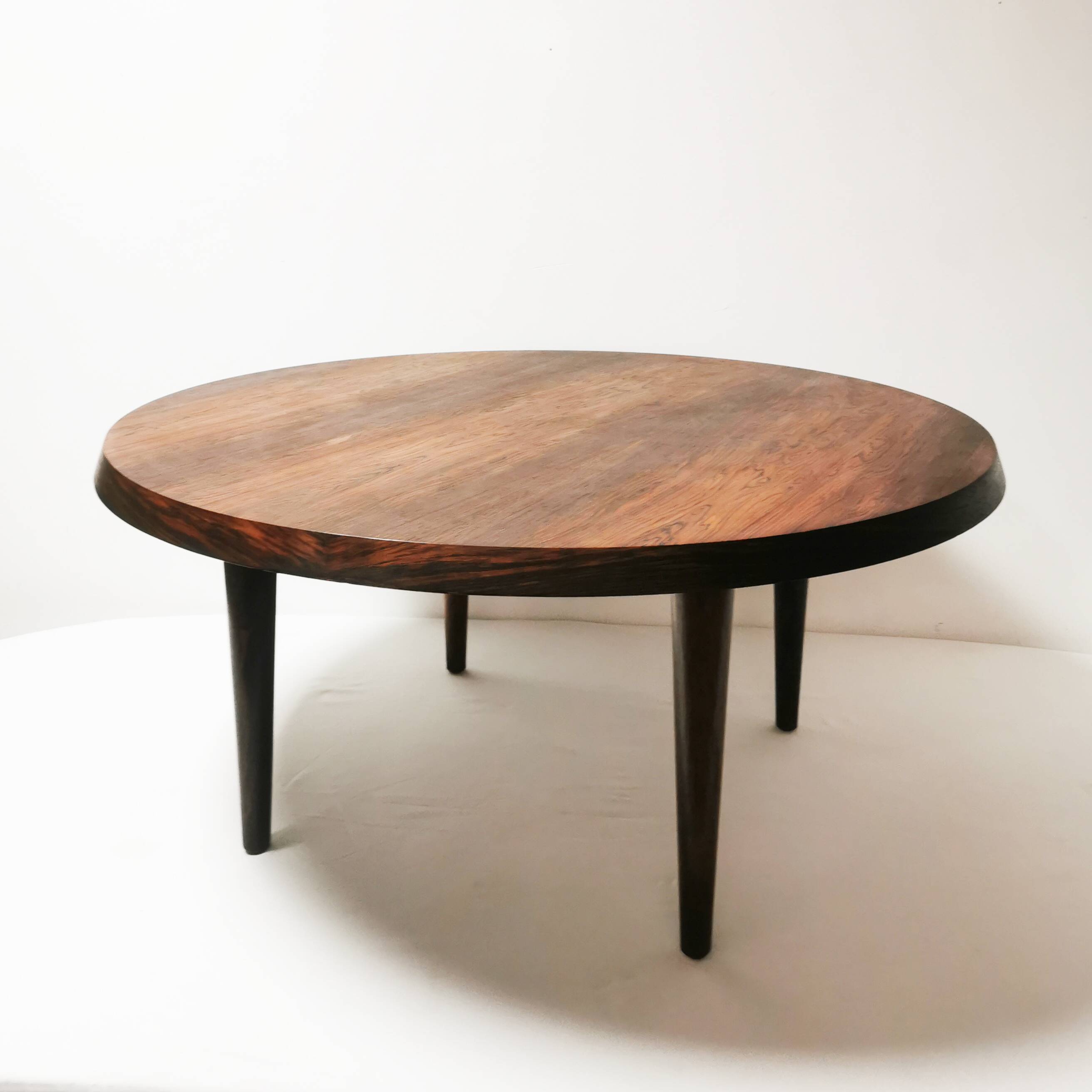 Round mid-century rosewood coffee table, Silkeborg, Denmark, 1960s.