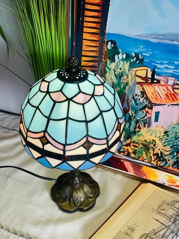 Vintage and Tiffany inspiration lamp | Coloured glass in blue & pastel pink