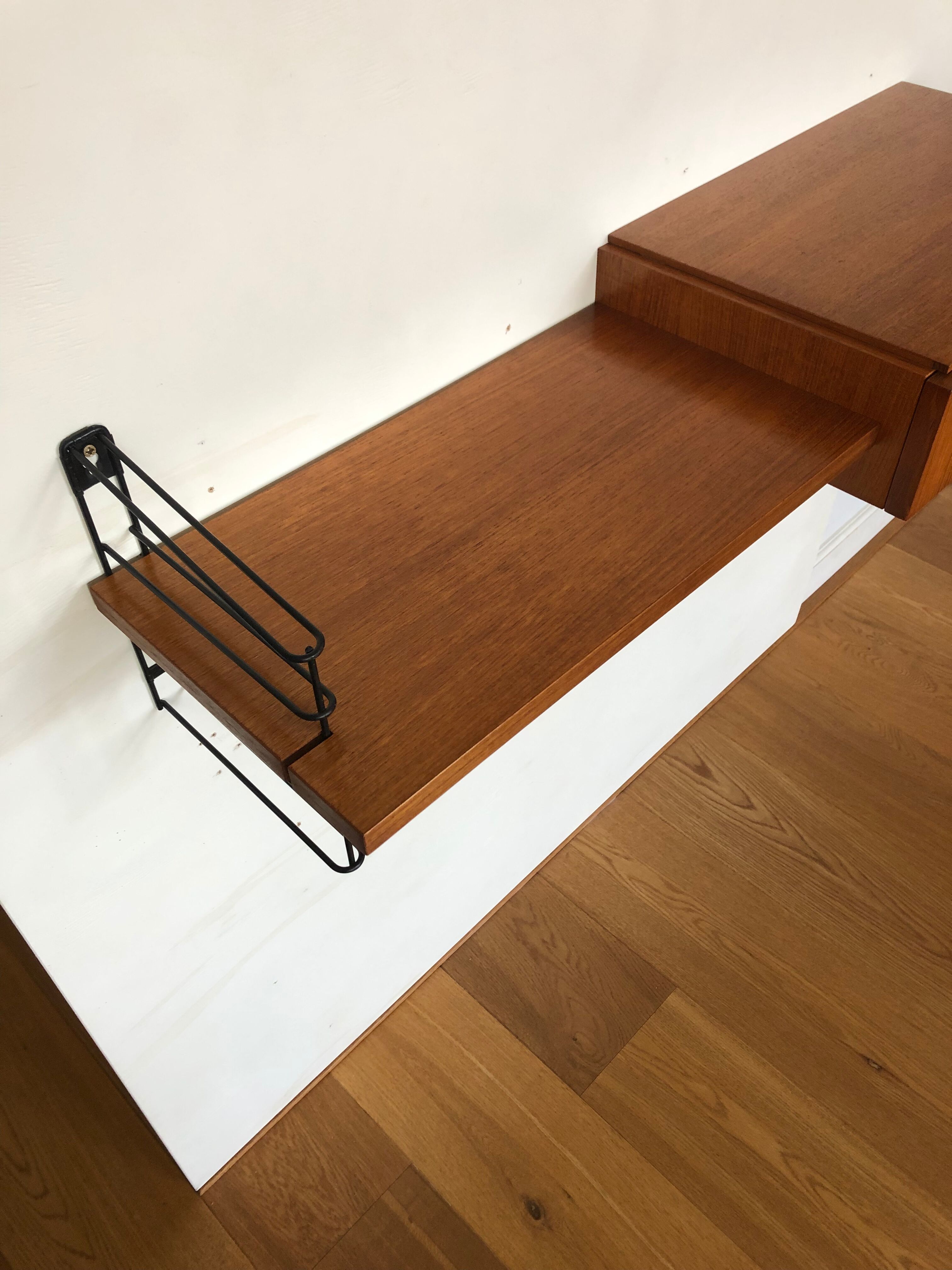 Une console murale