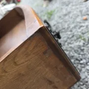 Commode galbée style Louis XV en noyer massif 