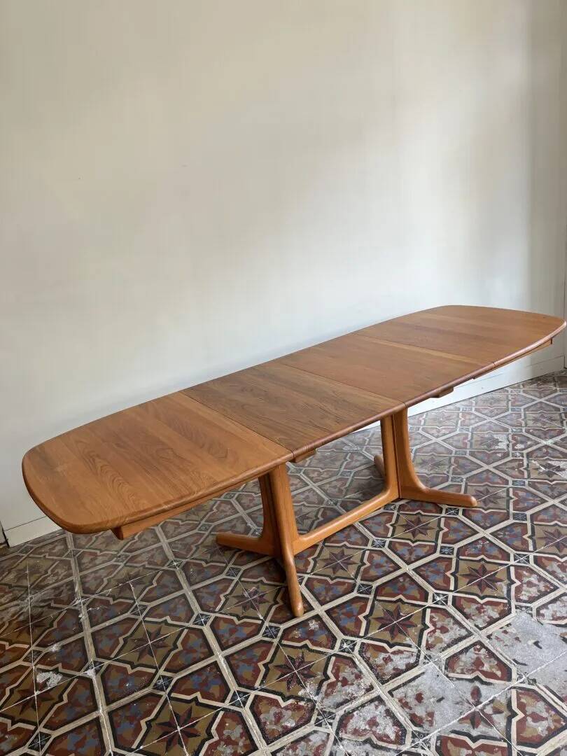 Danish dining table – Dyrlund
