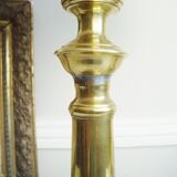 Lampe ancienne en laiton gravé avec son abat-jour en tissu oiseau des années 1900