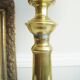 Lampe ancienne en laiton gravé avec son abat-jour en tissu oiseau des années 1900
