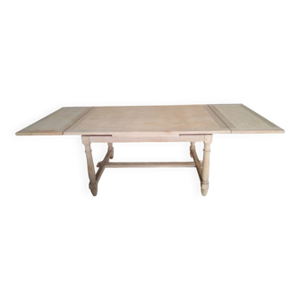 Extendable table in renovated solid oak