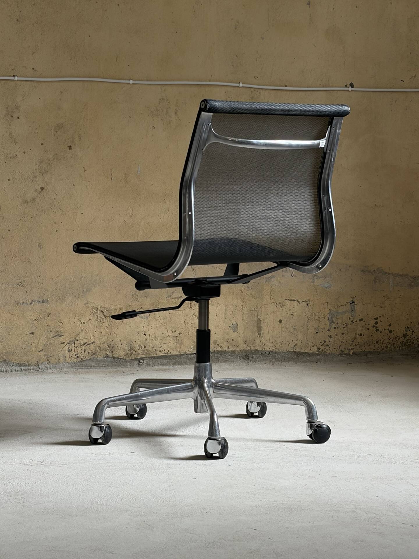 EA 106 chair by Charles and Ray Eames for ICF, 1980s