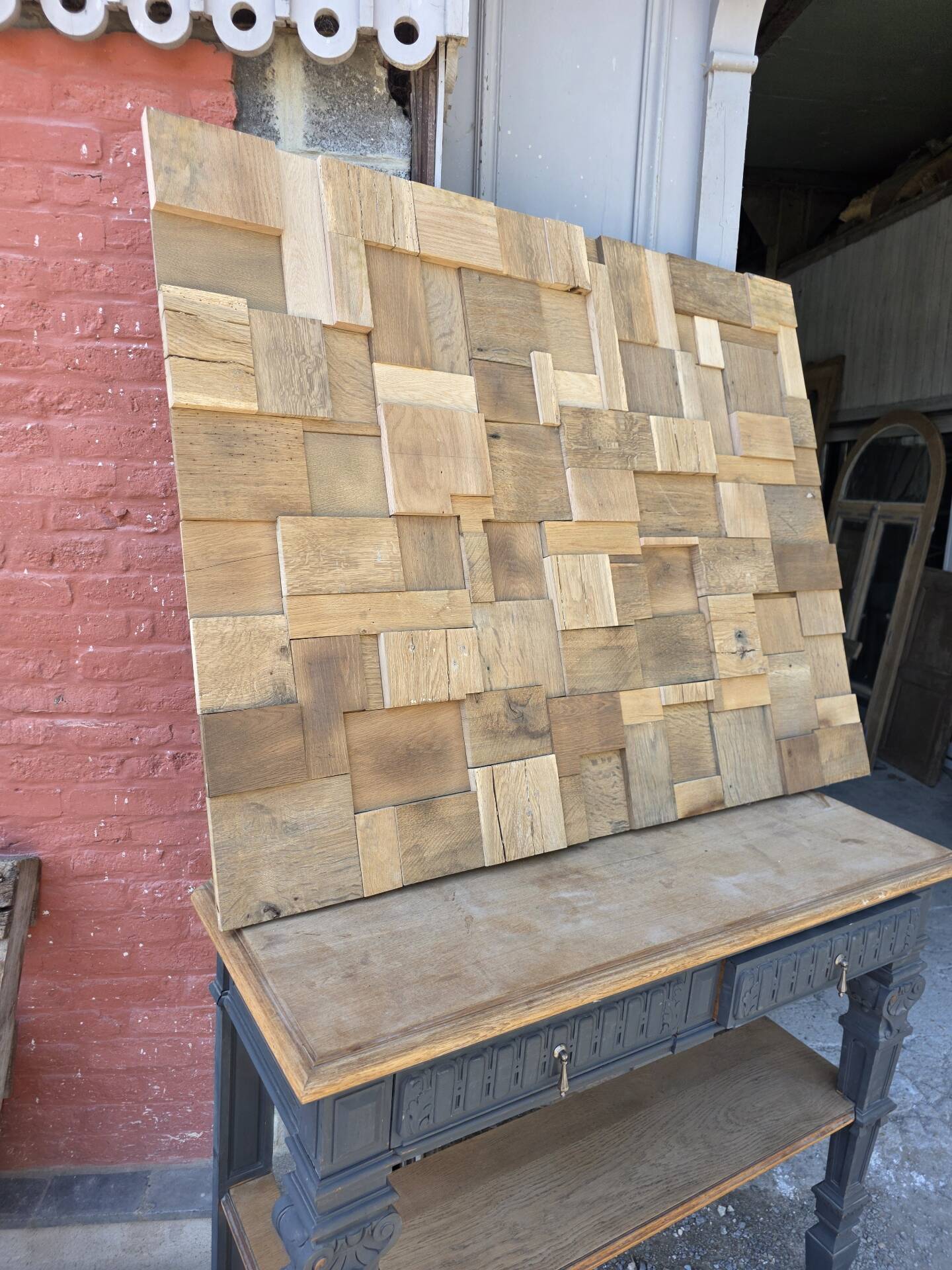 Decorative wall panel in solid oak