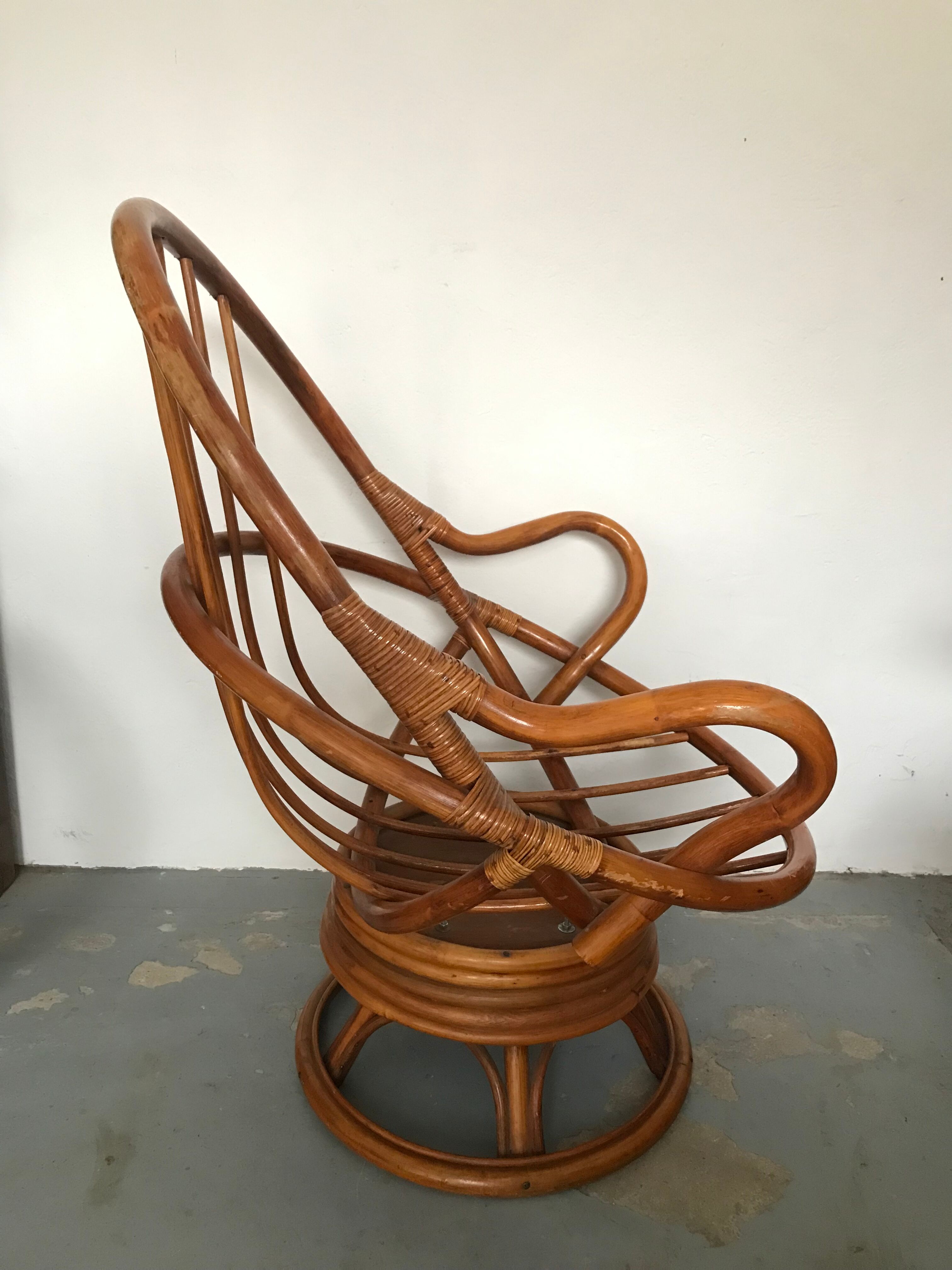 Fauteuil pivotant rotin