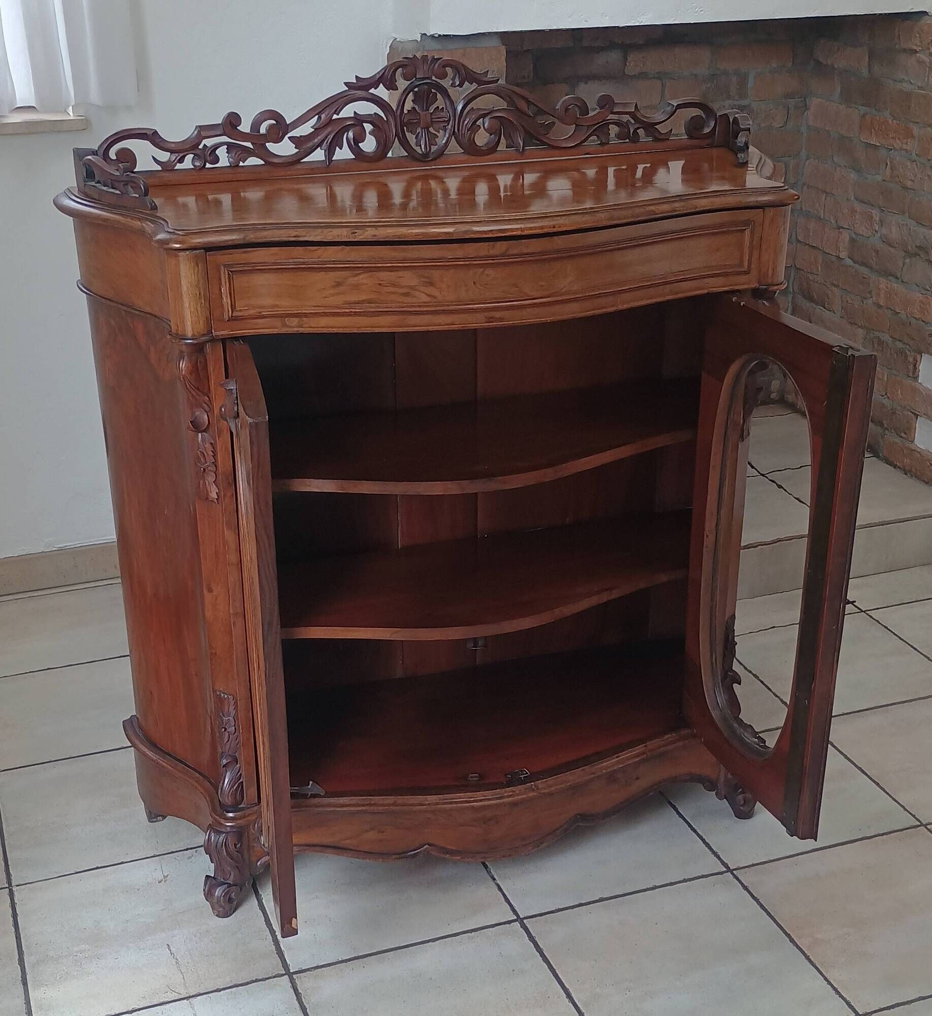 Support furniture in walnut burl veneer, Napoleon III style or late 19th century.