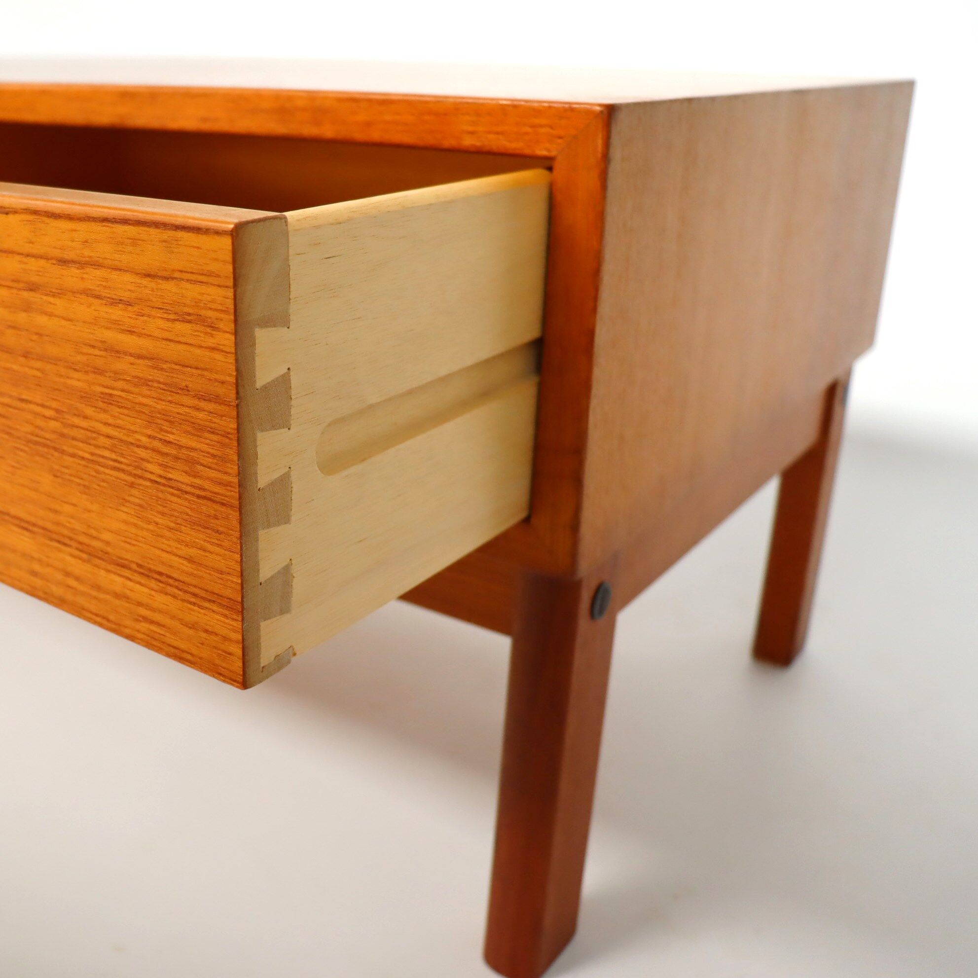 Commode basse scandinave