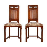 Pair of neo-Gothic chairs in Carved Walnut circa 1890