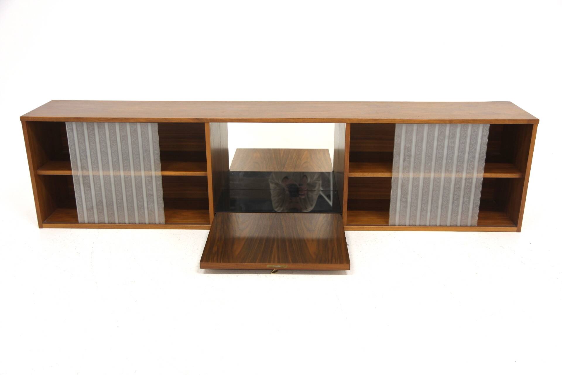 Console murale scandinave en noyer, Suède, 1960