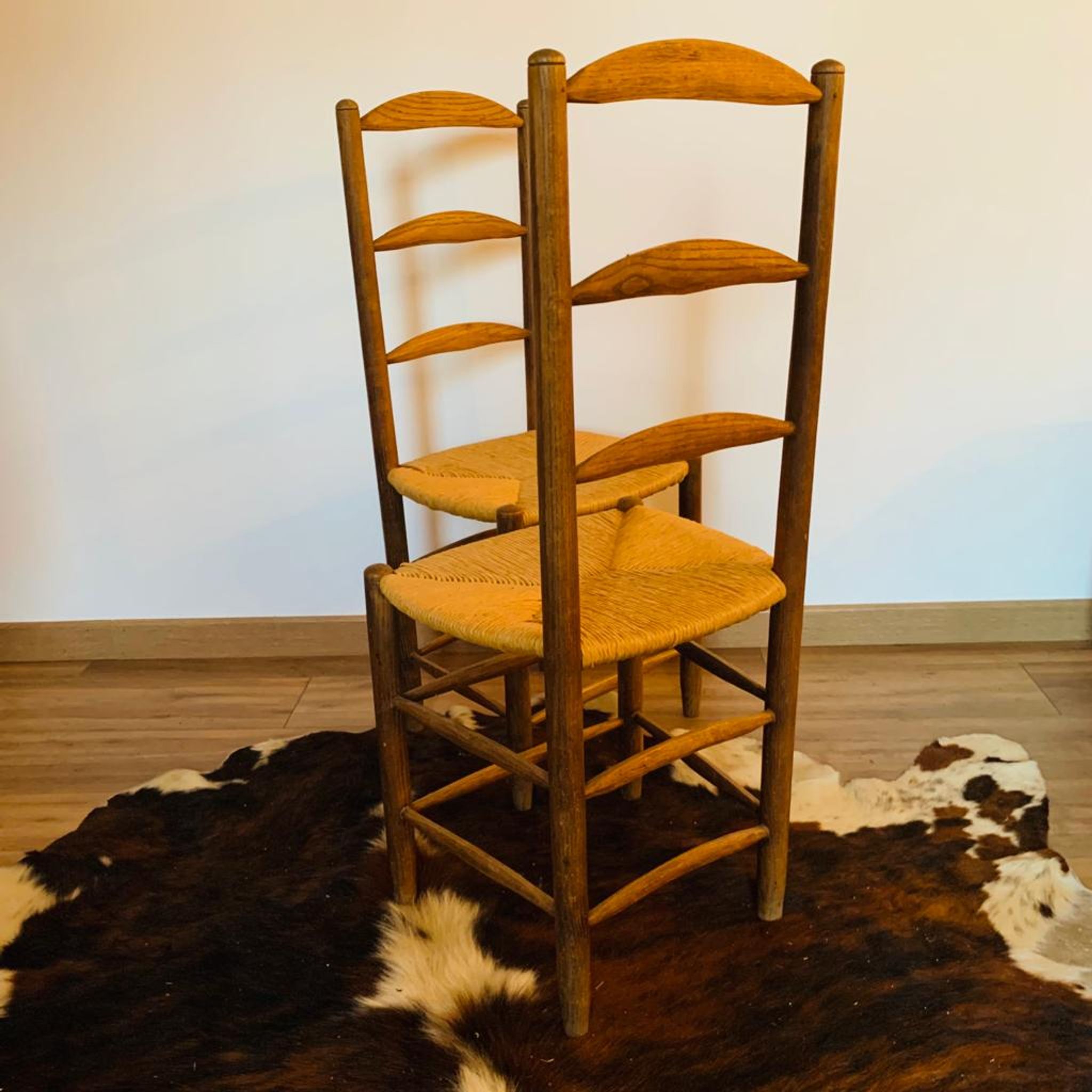 Pair of mulched chairs