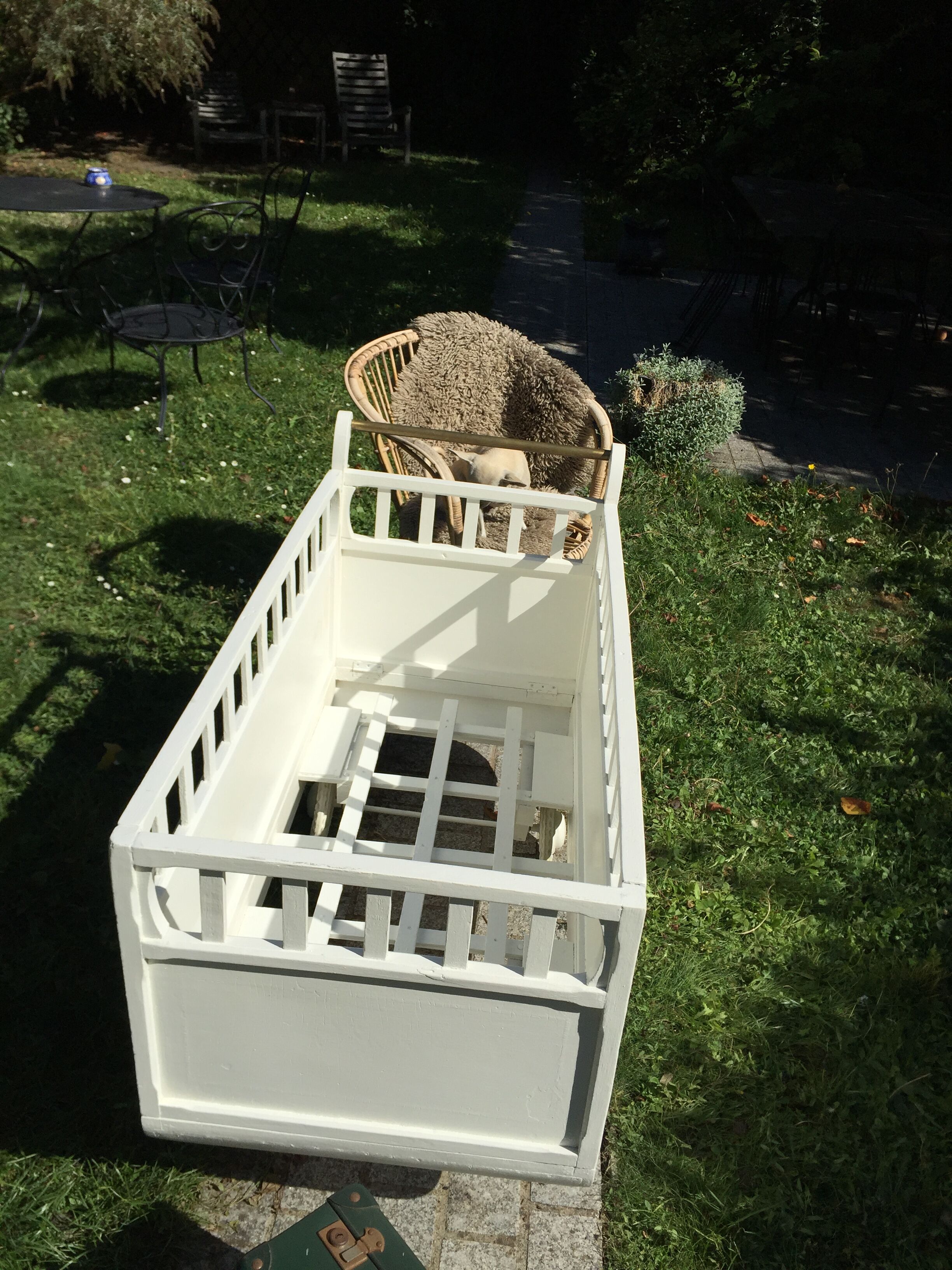 Old baby bed camper 1950 vintage
