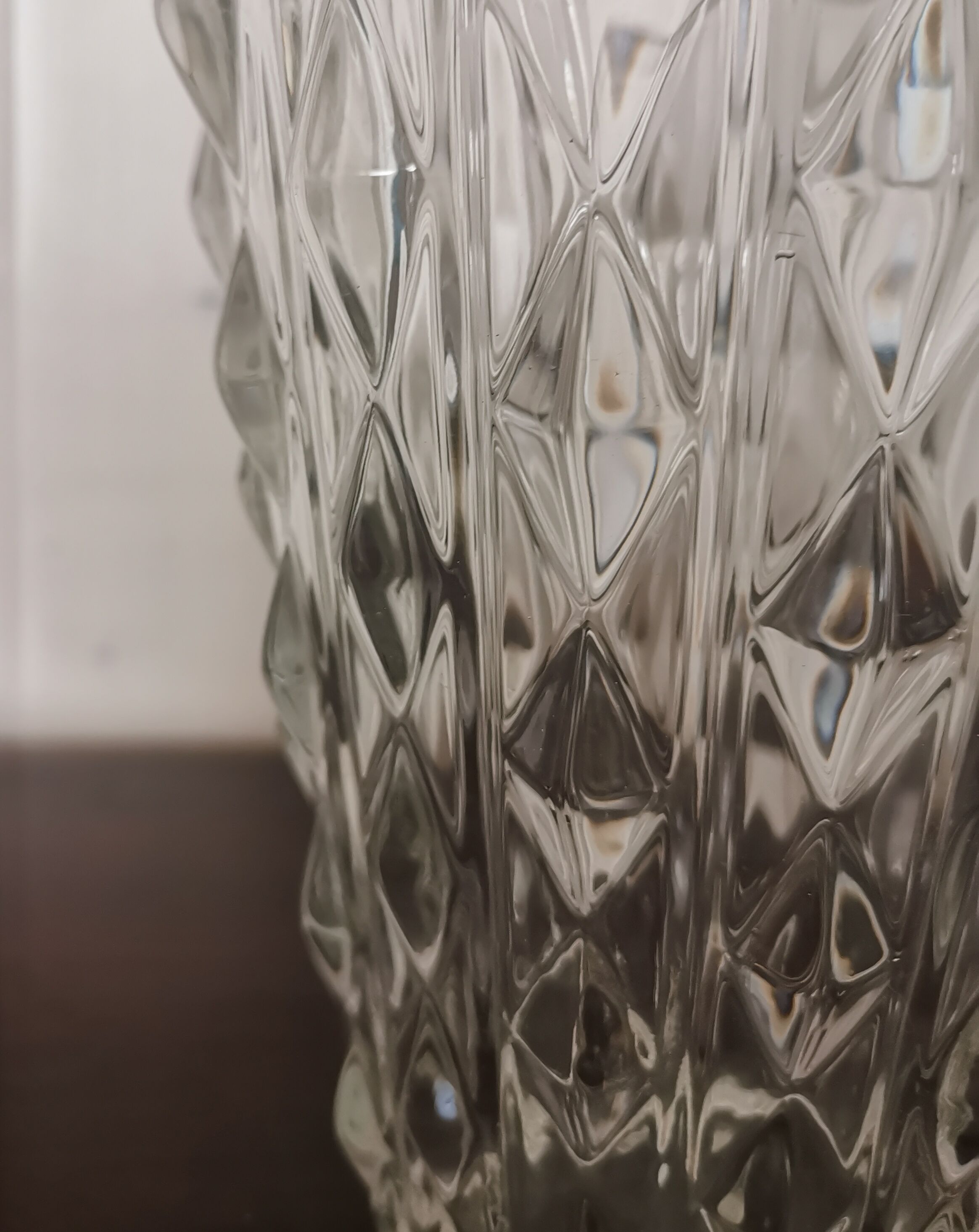Glass vase diamond pattern in relief
