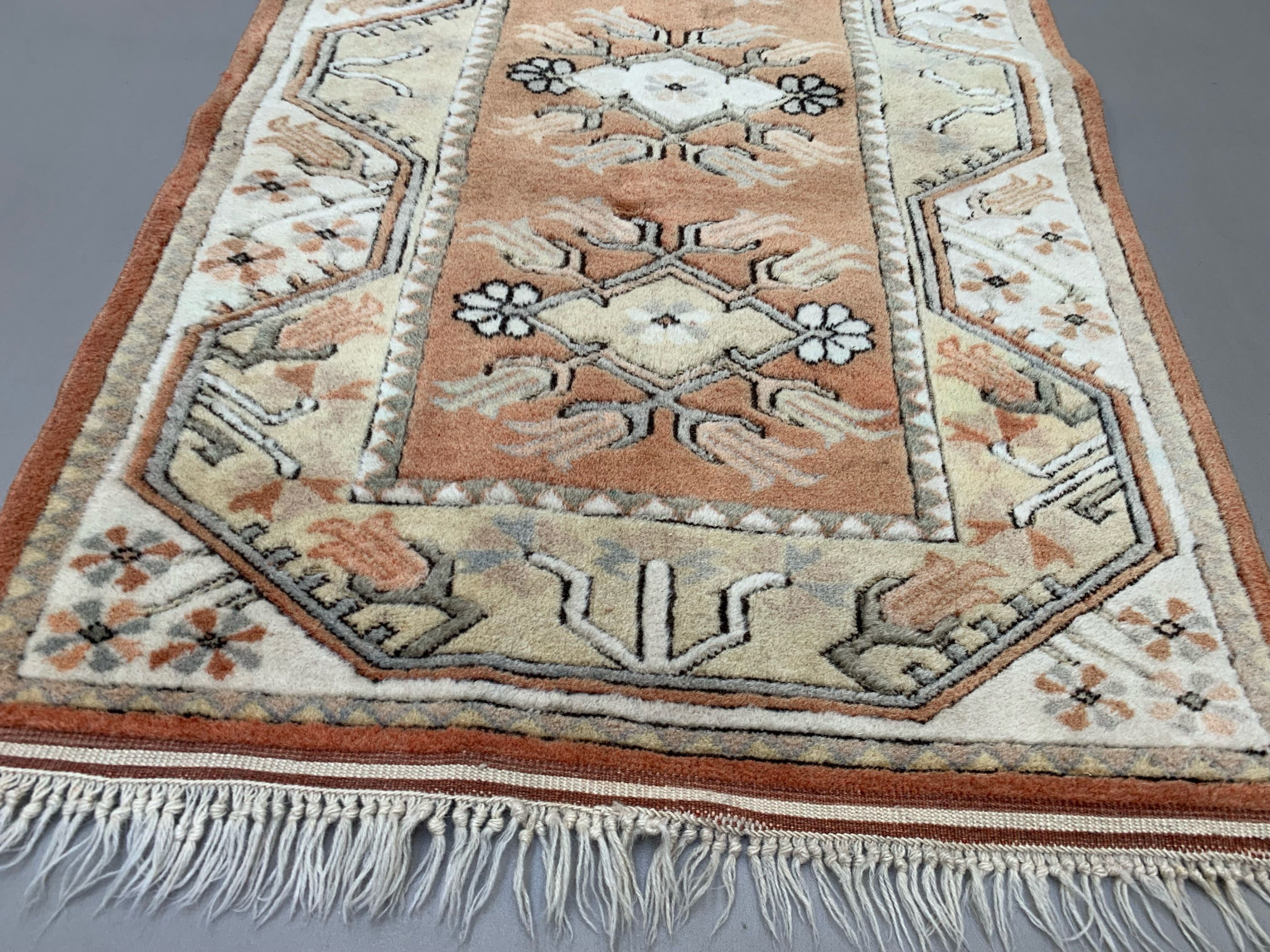 Old Turkish Small Milas Rug 142x85 cm old vintage carpet Ushak Pink Beige Blue
