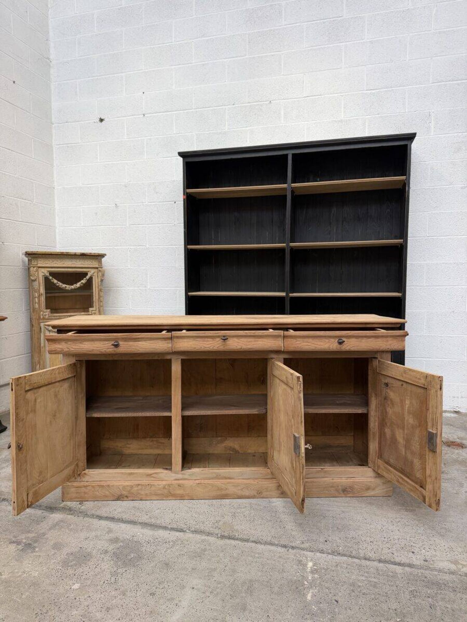Enfilade in 19th-century elm