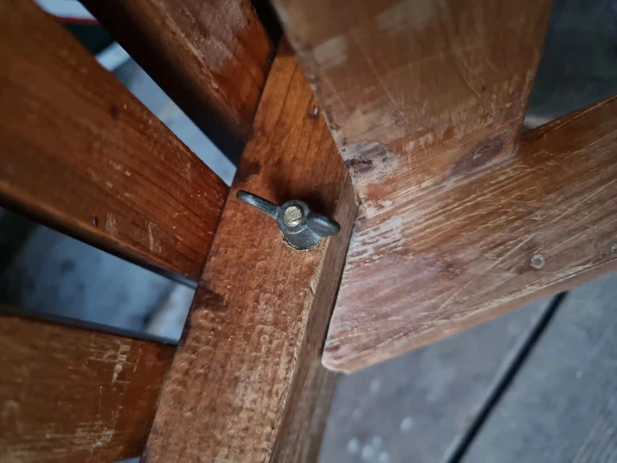 Vintage folding garden table in pine, mid-20th century.