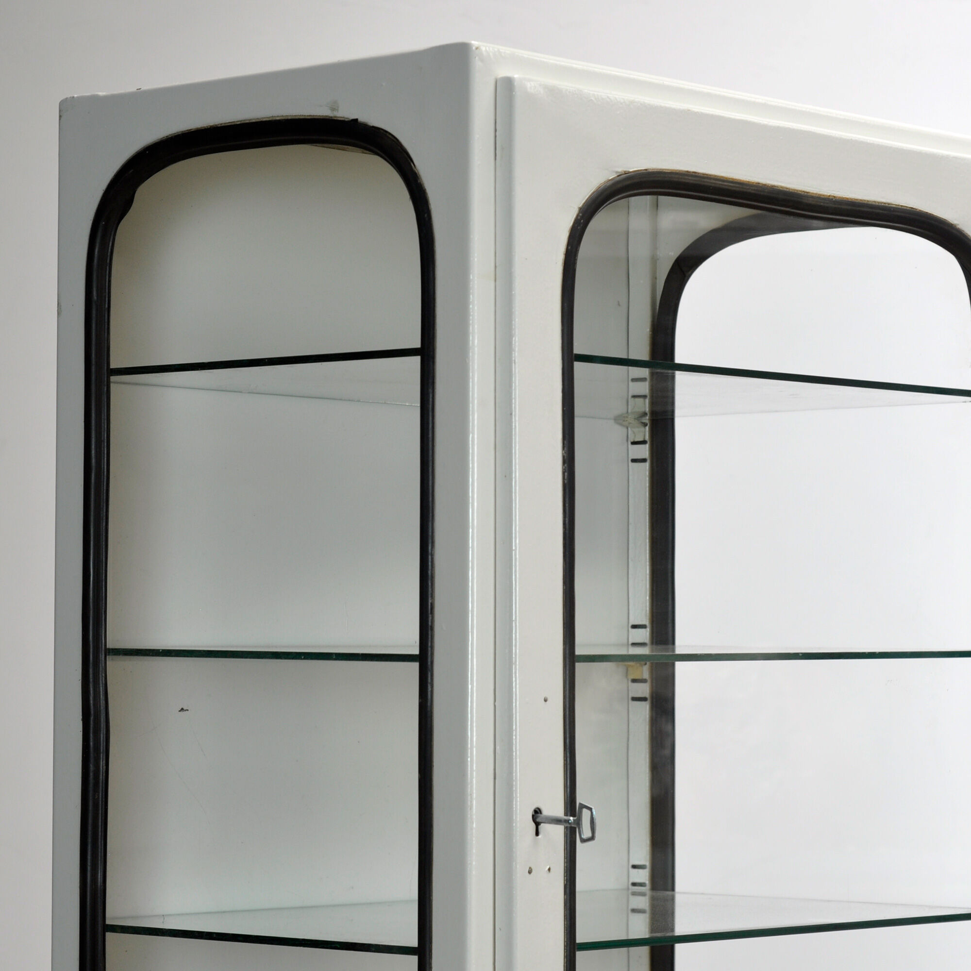 Cabinet de médecine vintage, années 1970