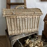 Wicker basket with convex lid
