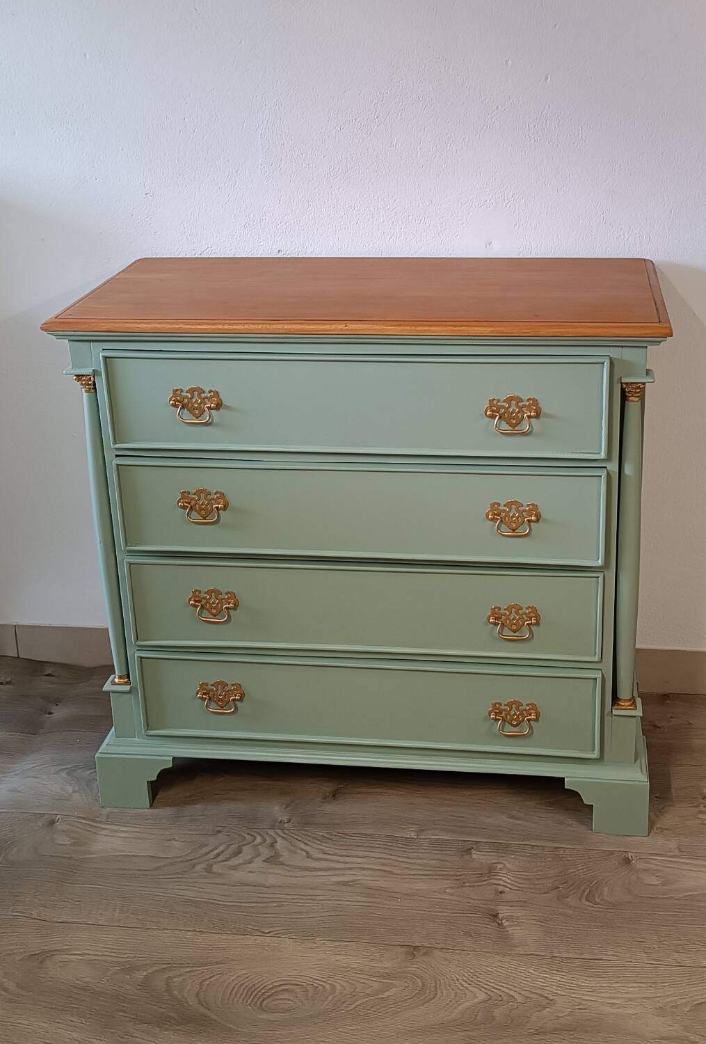 Stylish chest of drawers