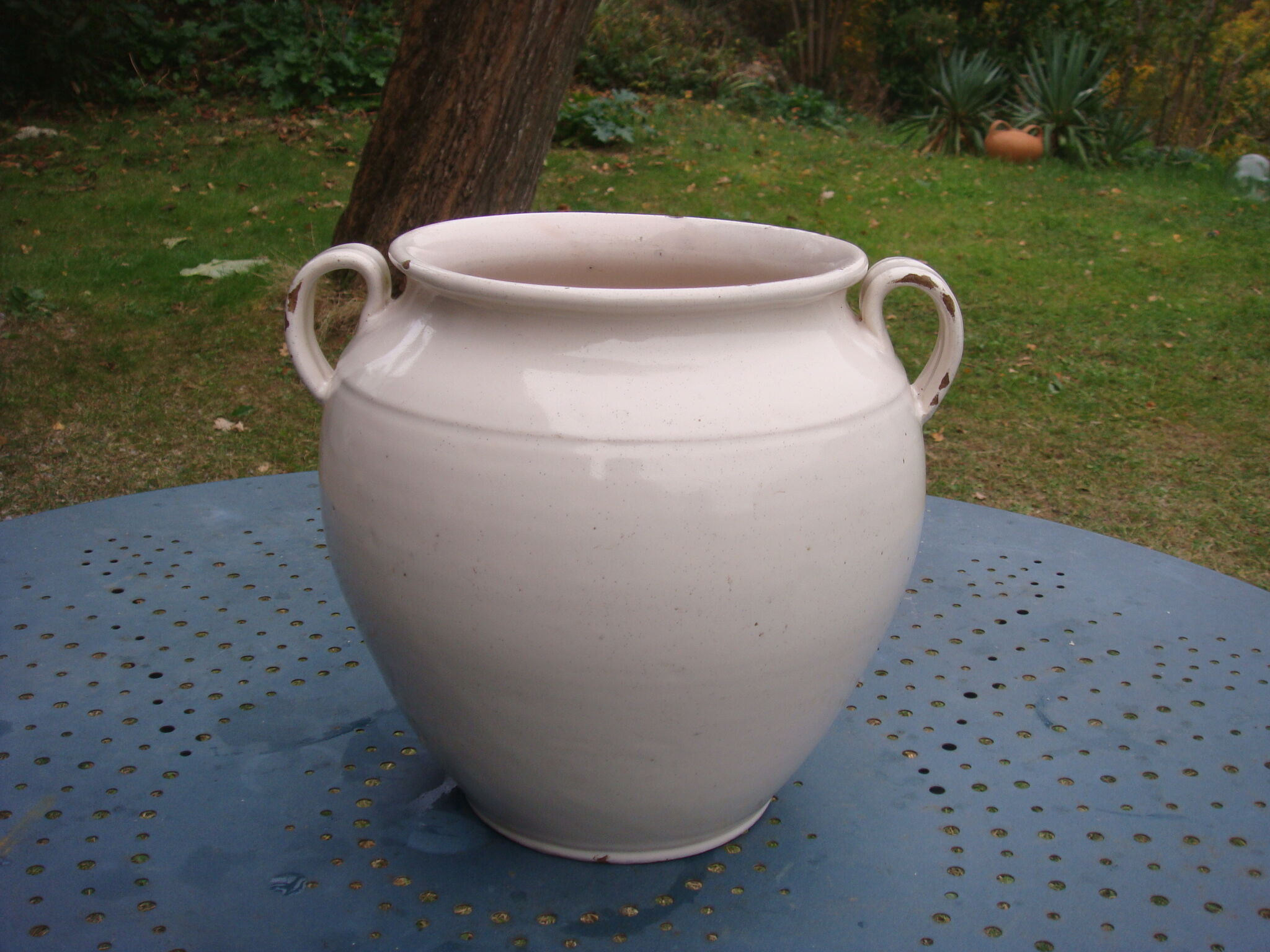 Old grease or confit pot