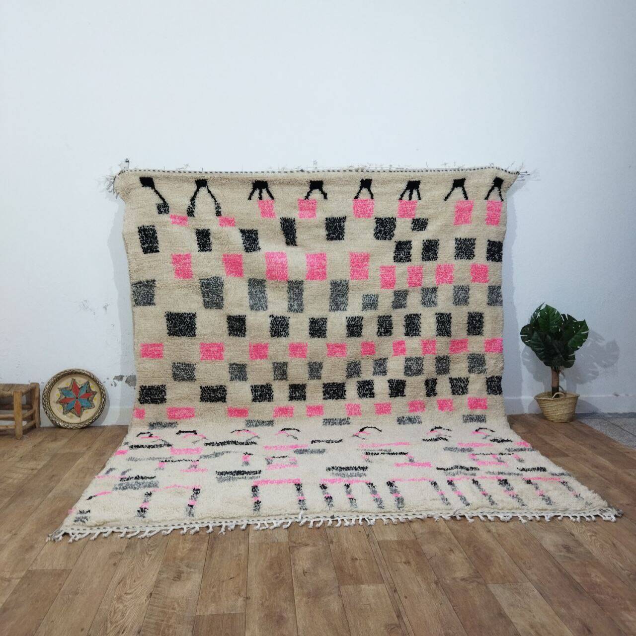 Azilal Berber rug in handmade wool 326 X 250 CM