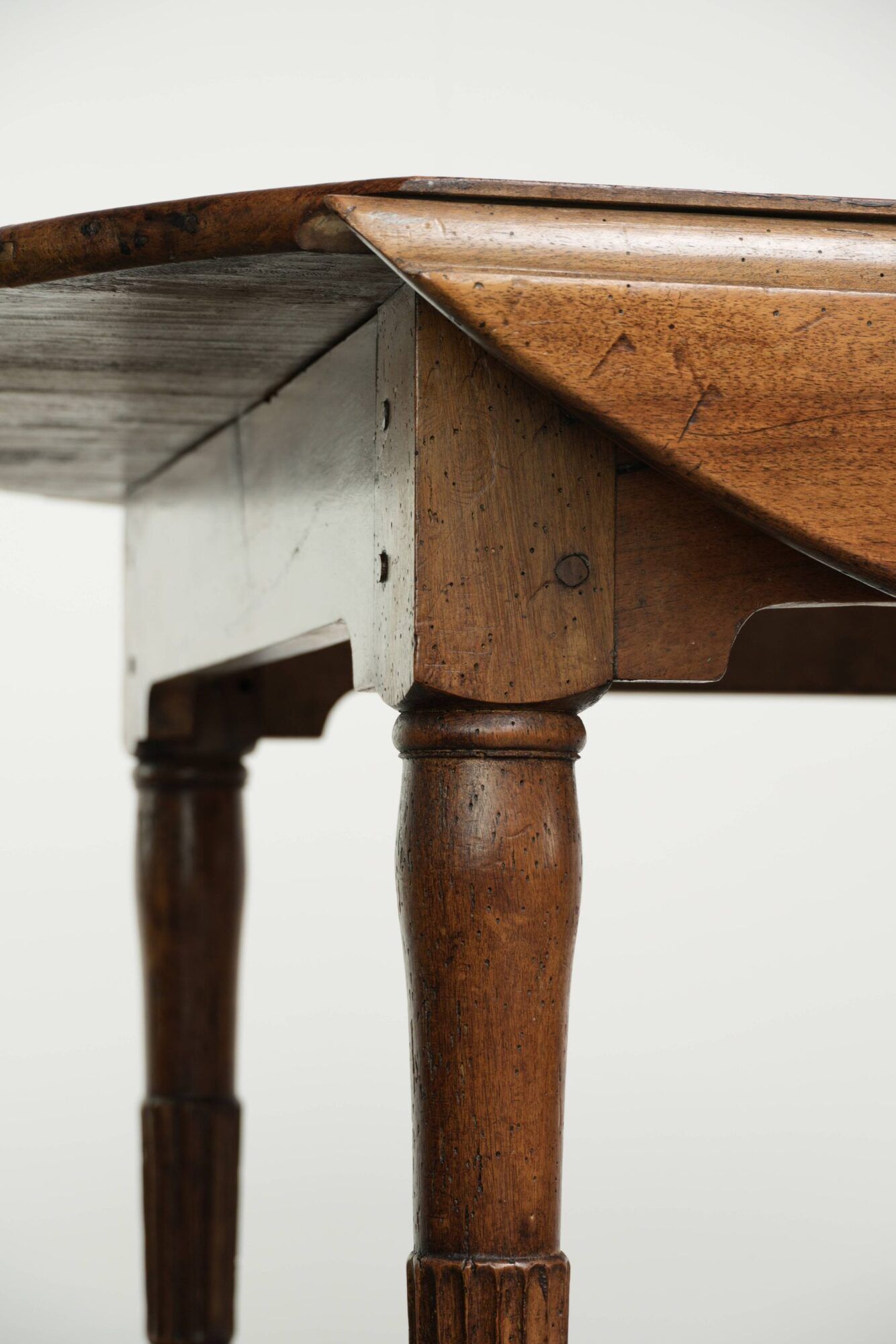 Table de ferme antique française ovale/ronde du 19ème siècle