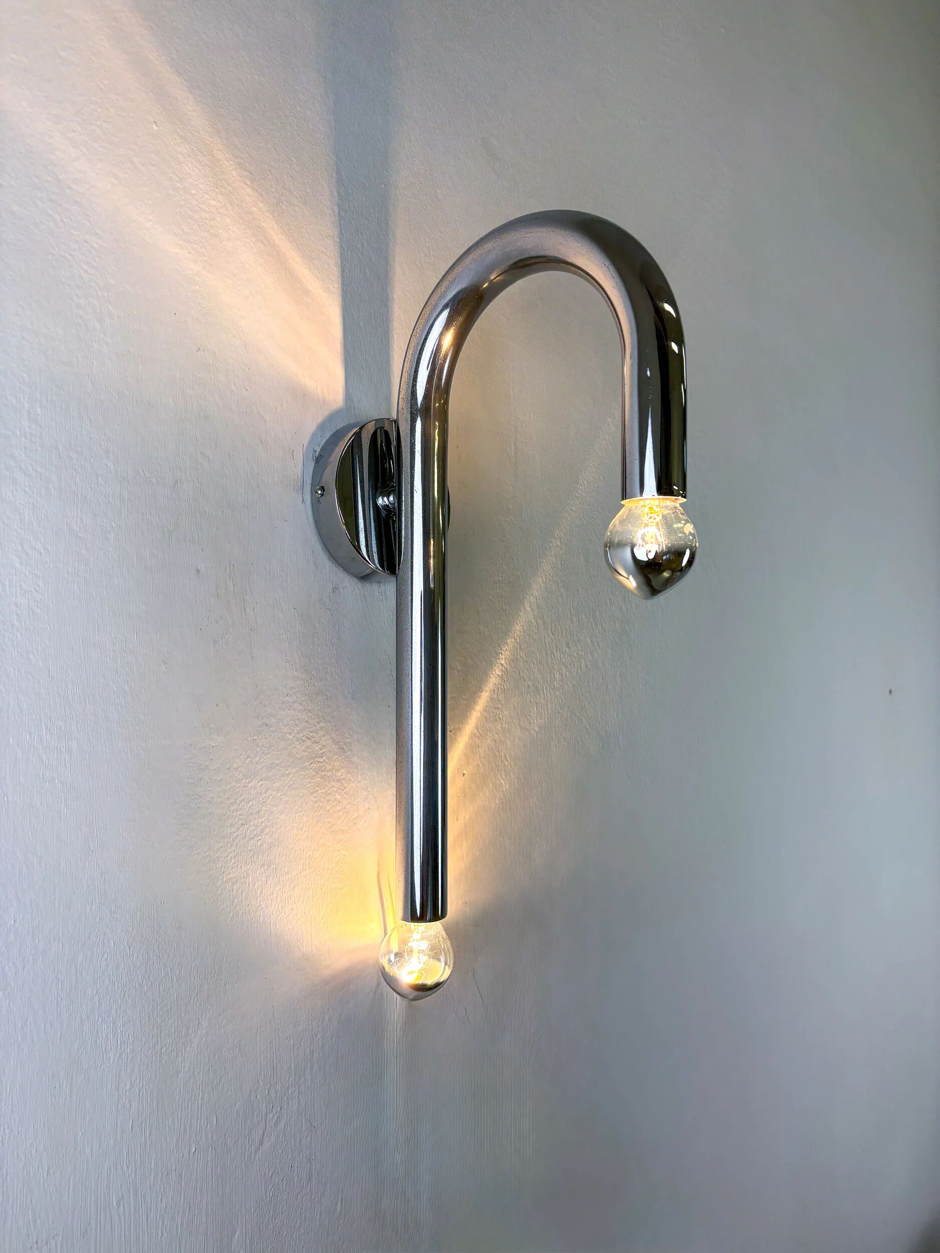 Space-age tubular wall light, chromed metal, Italy, 1970s
